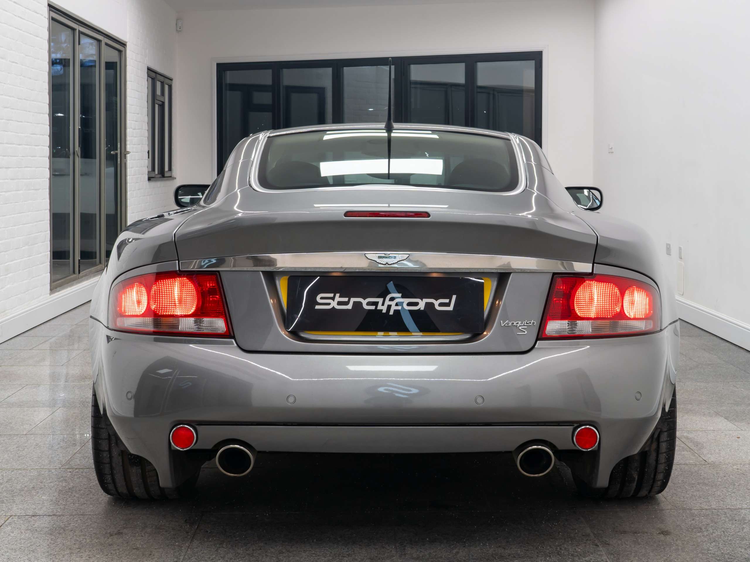 2005 ASTON MARTIN VANQUISH 2005 ASTON MARTIN VANQUISH