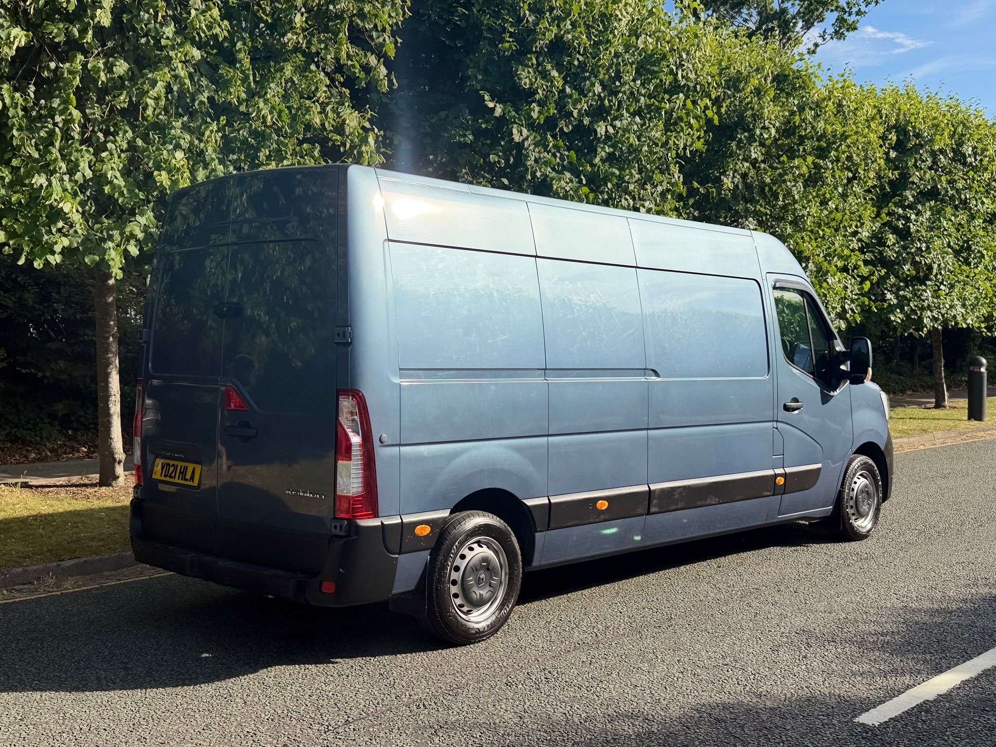 A 2021 RENAULT MASTER 2.3 dCi ENERGY 35 Business Panel Van 4dr Diesel Quickshift FWD LWB Medium Roof Euro 6 (s/s) (180 bhp) A 2021 RENAULT MASTER 2.3 dCi ENERGY 35 Business Panel Van 4dr Diesel Quickshift FWD LWB Medium Roof Euro 6 (s/s) (180 bhp)