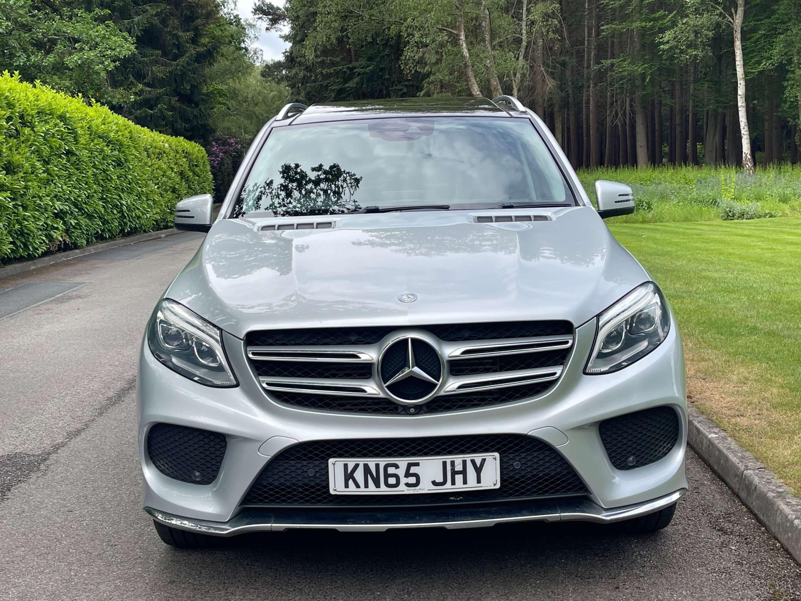 A 2015 MERCEDES-BENZ GLE 2.1 GLE250d AMG Line (Premium) SUV 5dr Diesel G-Tronic 4MATIC Euro 6 (s/s) (204 ps) A 2015 MERCEDES-BENZ GLE 2.1 GLE250d AMG Line (Premium) SUV 5dr Diesel G-Tronic 4MATIC Euro 6 (s/s) (204 ps)