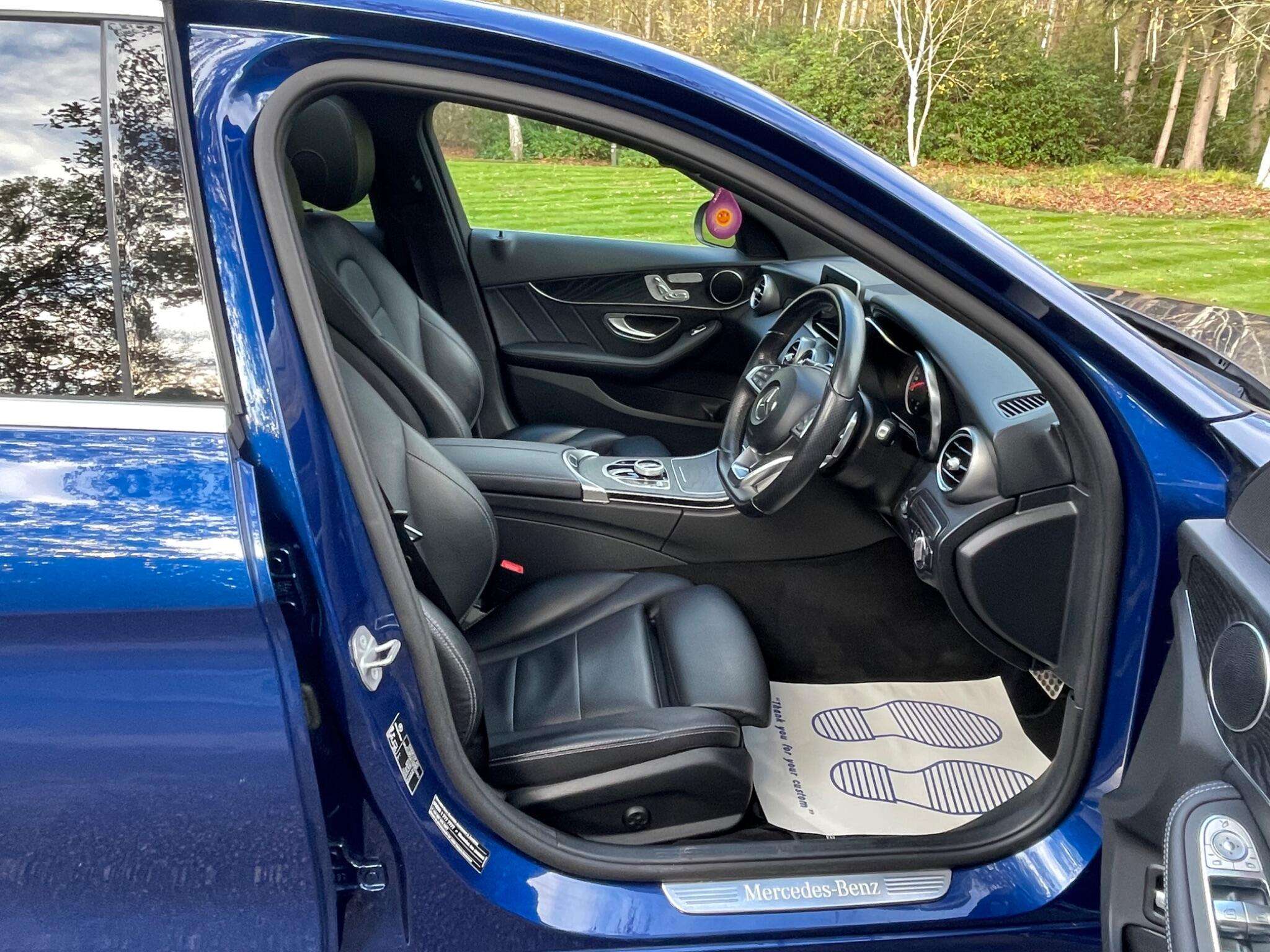 A 2017 MERCEDES-BENZ C CLASS 2.0 C200 AMG Line (Premium) G-Tronic+ Euro 6 (s/s) 4dr A 2017 MERCEDES-BENZ C CLASS 2.0 C200 AMG Line (Premium) G-Tronic+ Euro 6 (s/s) 4dr