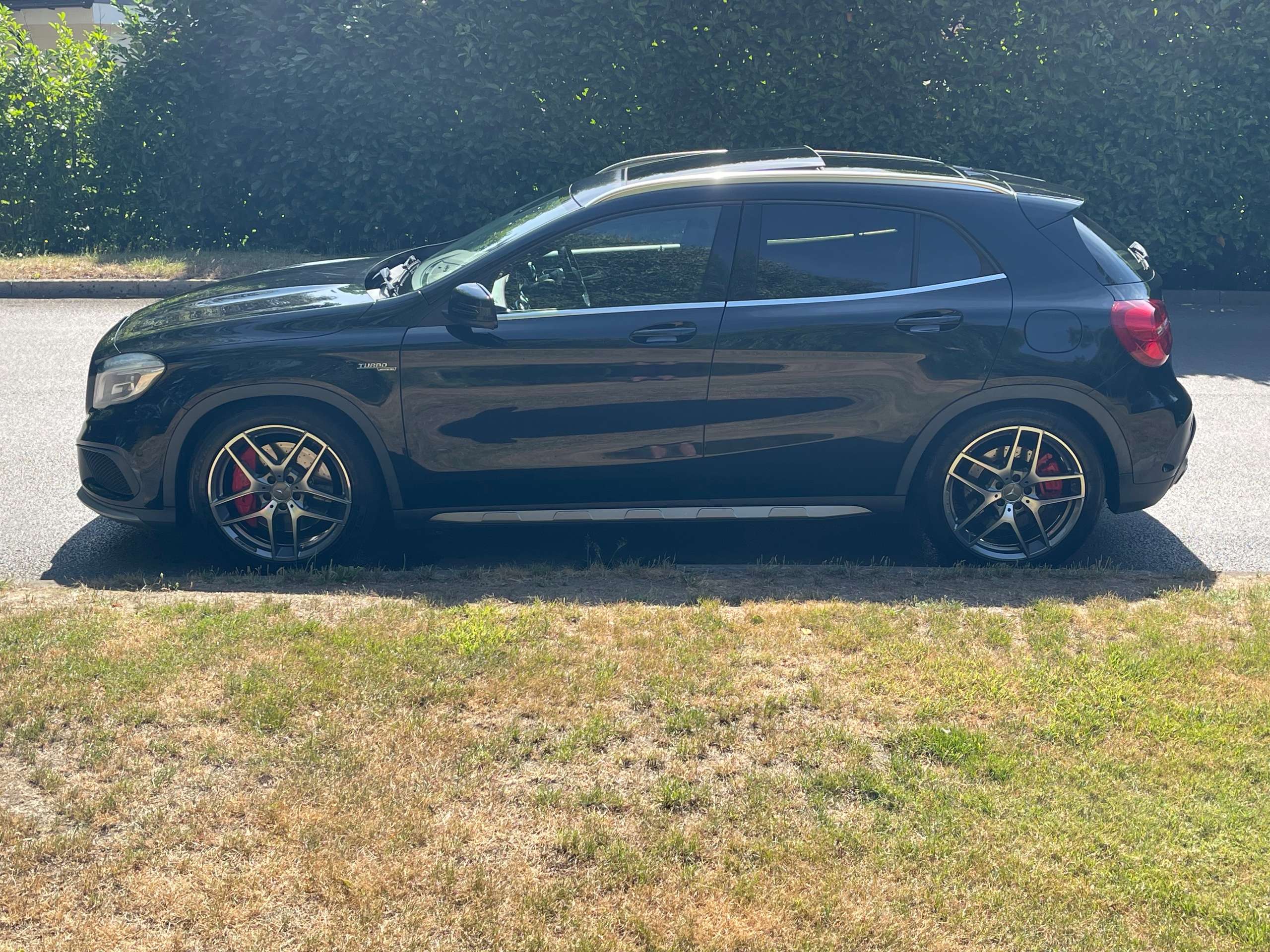A 2015 MERCEDES-BENZ GLA 2.0 GLA45 AMG SUV 5dr Petrol SpdS DCT 4MATIC Euro 6 (s/s) (360 ps) A 2015 MERCEDES-BENZ GLA 2.0 GLA45 AMG SUV 5dr Petrol SpdS DCT 4MATIC Euro 6 (s/s) (360 ps)