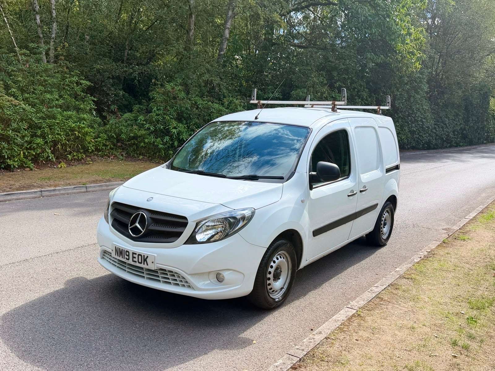 A 2019 MERCEDES-BENZ CITAN 1.5 109 CDI BlueEfficiency Panel Van 5dr Diesel Manual L2 Euro 6 (s/s) (90 ps) A 2019 MERCEDES-BENZ CITAN 1.5 109 CDI BlueEfficiency Panel Van 5dr Diesel Manual L2 Euro 6 (s/s) (90 ps)