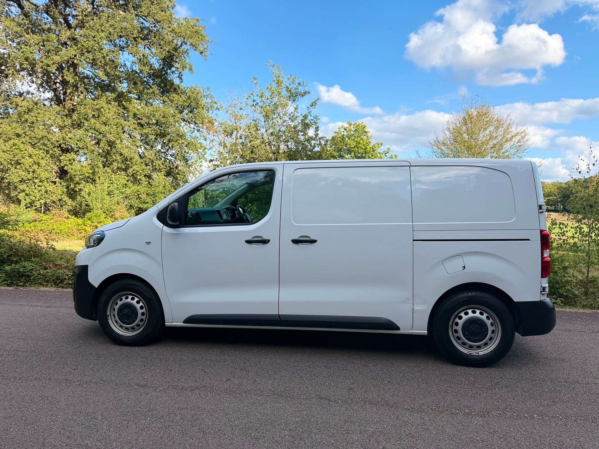 A 2022 PEUGEOT EXPERT 1.5 BlueHDi 1000 Professional Premium Standard Panel Van 6dr Diesel Manual MWB Euro 6 (s/s) (100 bhp) A 2022 PEUGEOT EXPERT 1.5 BlueHDi 1000 Professional Premium Standard Panel Van 6dr Diesel Manual MWB Euro 6 (s/s) (100 bhp)