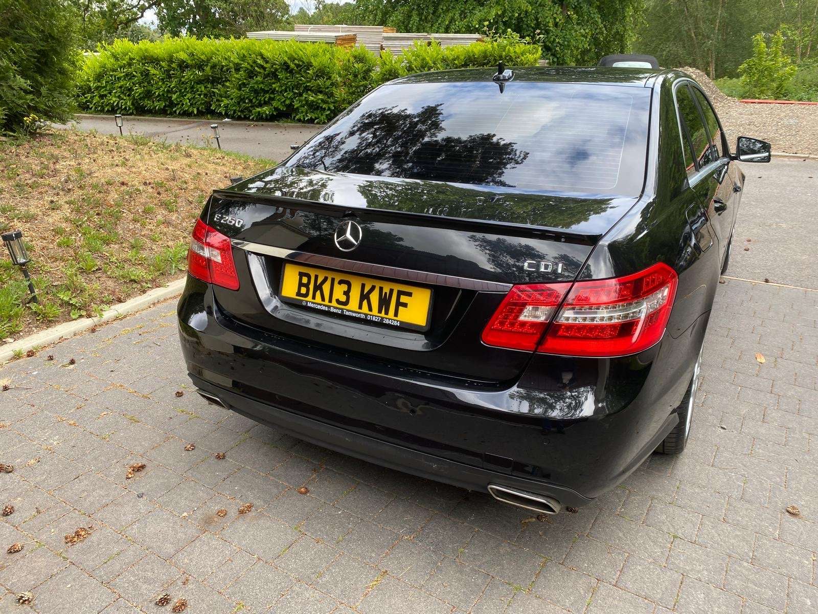 A 2013 MERCEDES-BENZ E CLASS 2.1 E250 CDI BlueEfficiency Sport Saloon 4dr Diesel G-Tronic+ Euro 5 (s/s) (204 ps) A 2013 MERCEDES-BENZ E CLASS 2.1 E250 CDI BlueEfficiency Sport Saloon 4dr Diesel G-Tronic+ Euro 5 (s/s) (204 ps)