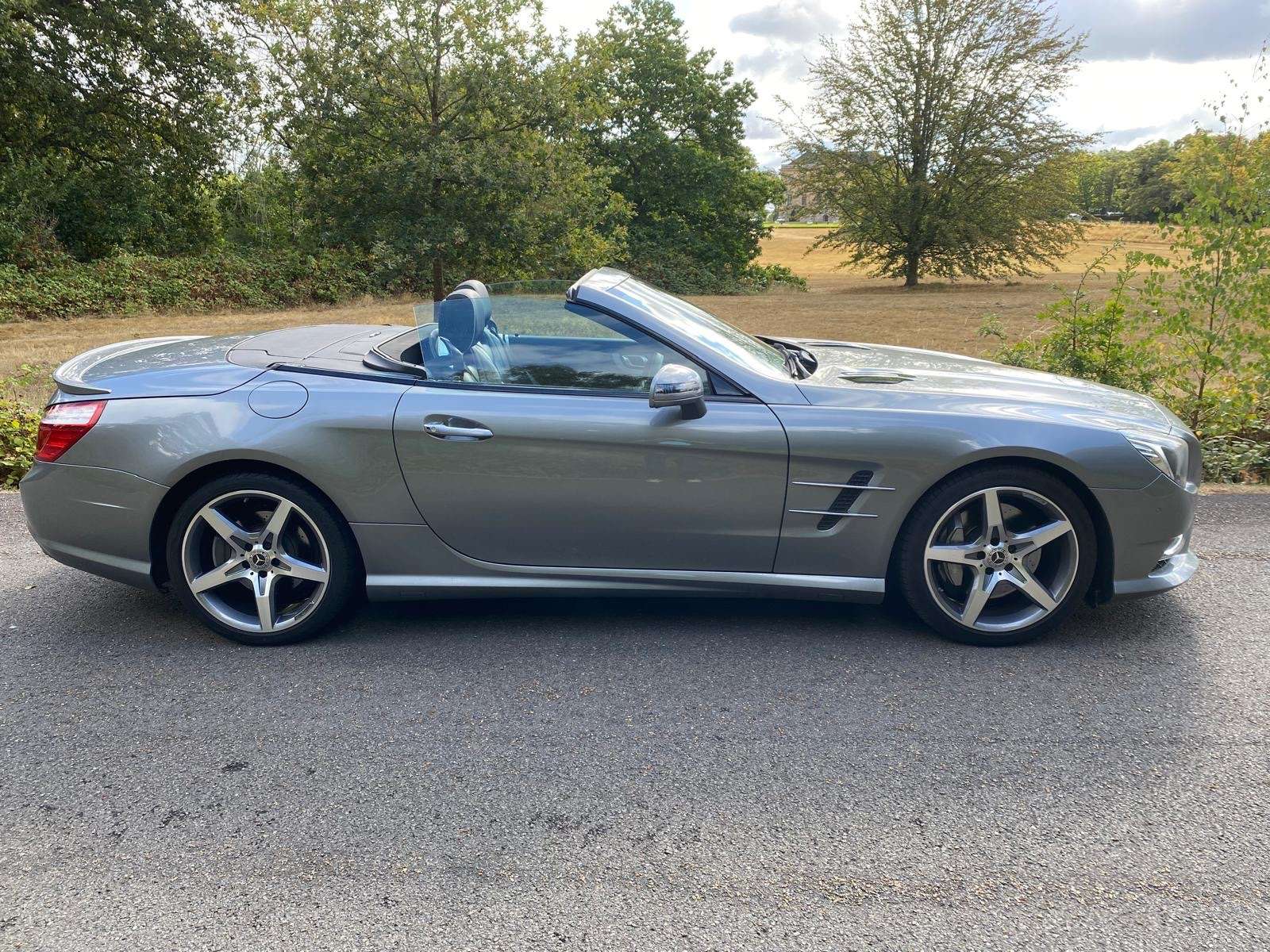 A 2015 MERCEDES-BENZ SL 3.0 SL400 AMG Sport Convertible 2dr Petrol G-Tronic Euro 6 (s/s) (333 ps) A 2015 MERCEDES-BENZ SL 3.0 SL400 AMG Sport Convertible 2dr Petrol G-Tronic Euro 6 (s/s) (333 ps)