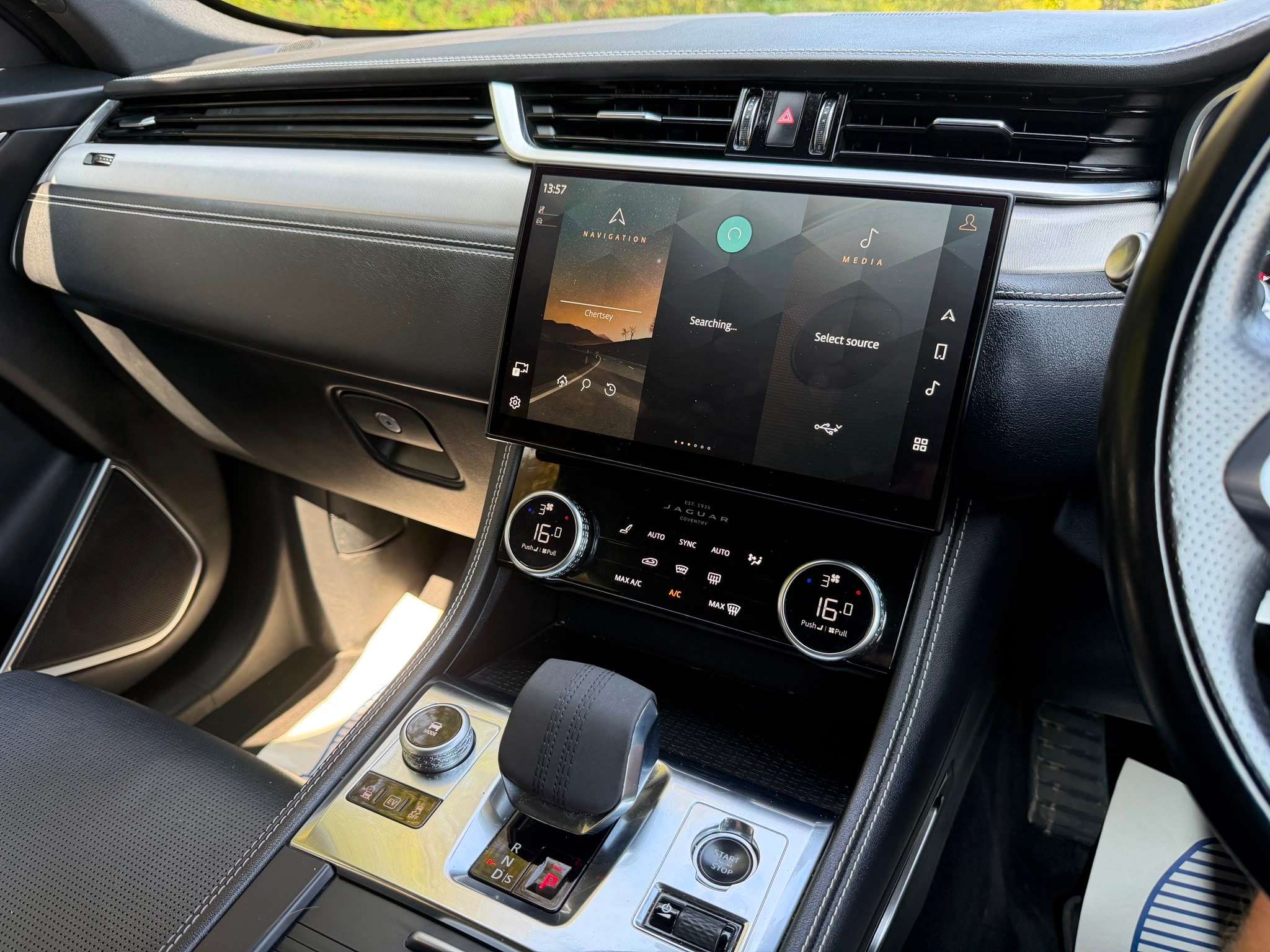 A 2021 JAGUAR F-PACE 2.0 P400e 17.1kWh R-Dynamic SE SUV 5dr Petrol Plug-in Hybrid Auto AWD Euro 6 (s/s) (404 ps) A 2021 JAGUAR F-PACE 2.0 P400e 17.1kWh R-Dynamic SE SUV 5dr Petrol Plug-in Hybrid Auto AWD Euro 6 (s/s) (404 ps)