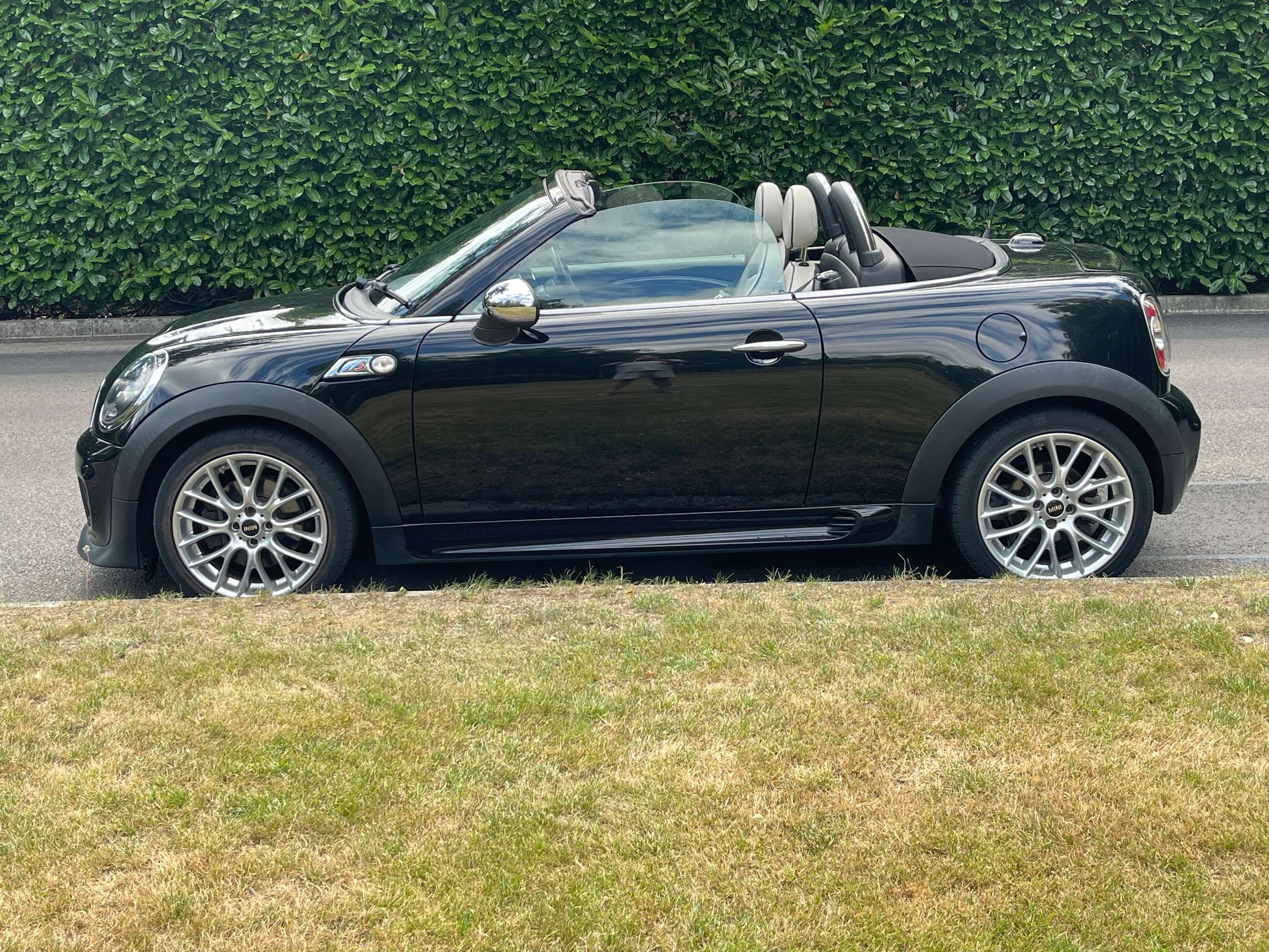 A 2015 MINI ROADSTER 1.6 Cooper S Convertible 2dr Petrol Manual Euro 5 (s/s) (184 ps) A 2015 MINI ROADSTER 1.6 Cooper S Convertible 2dr Petrol Manual Euro 5 (s/s) (184 ps)