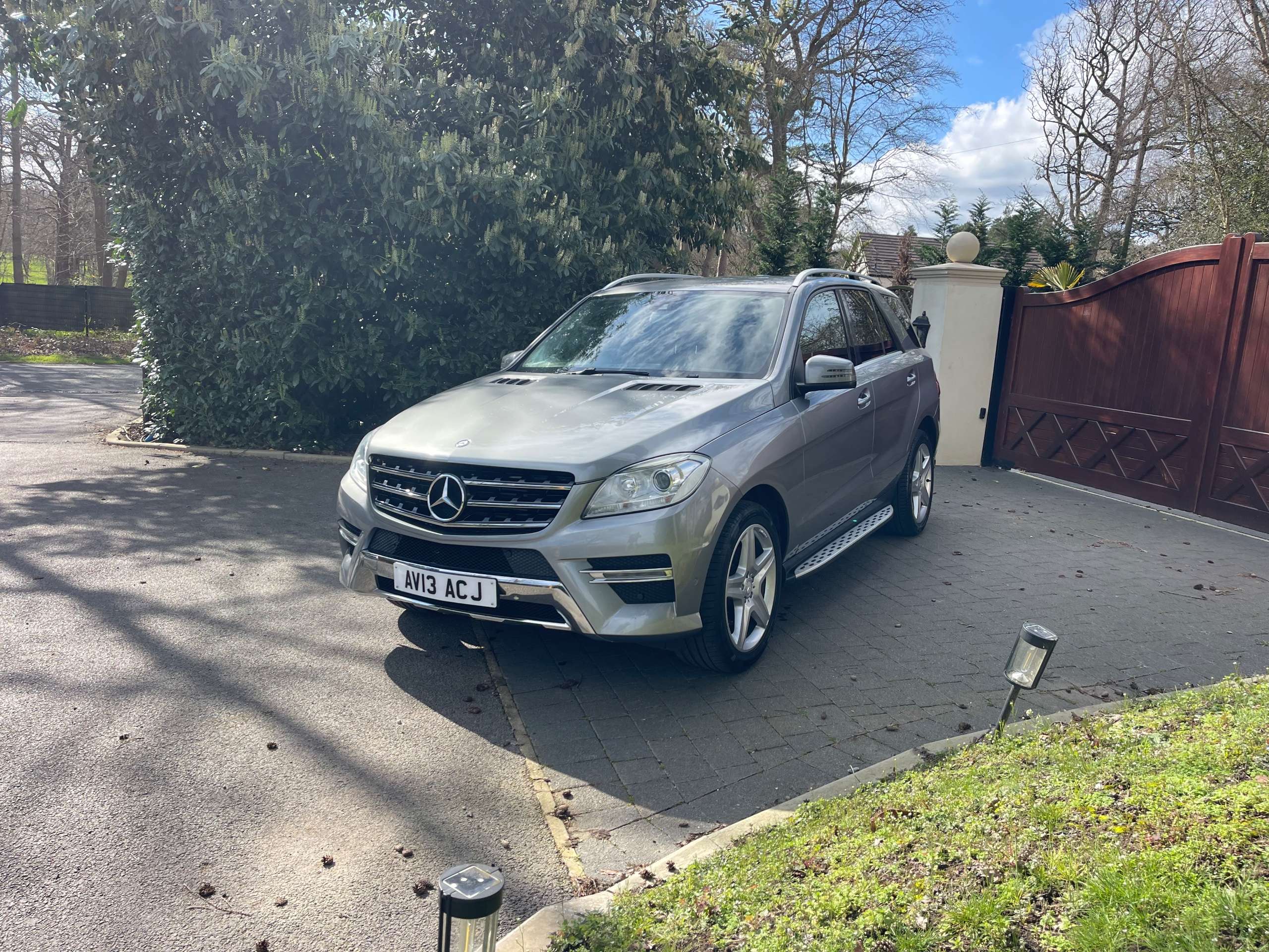 A 2013 MERCEDES-BENZ M CLASS 2.1 ML250 BlueTEC AMG Sport SUV 5dr Diesel G-Tronic 4WD Euro 6 (s/s) (204 ps) A 2013 MERCEDES-BENZ M CLASS 2.1 ML250 BlueTEC AMG Sport SUV 5dr Diesel G-Tronic 4WD Euro 6 (s/s) (204 ps)