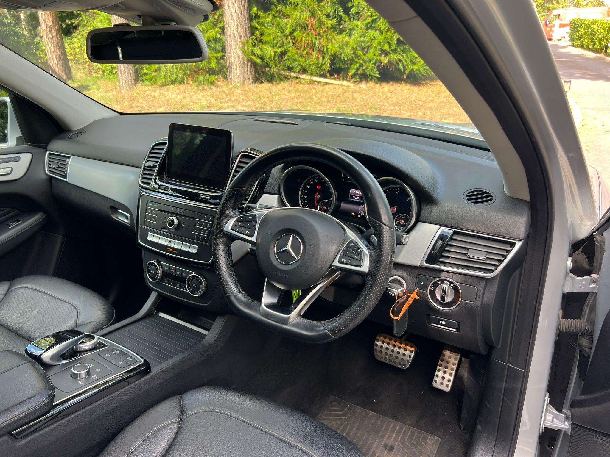 A 2017 MERCEDES-BENZ GLE 3.0 GLE350d V6 AMG Line (Premium) G-Tronic 4MATIC Euro 6 (s/s) 5dr A 2017 MERCEDES-BENZ GLE 3.0 GLE350d V6 AMG Line (Premium) G-Tronic 4MATIC Euro 6 (s/s) 5dr