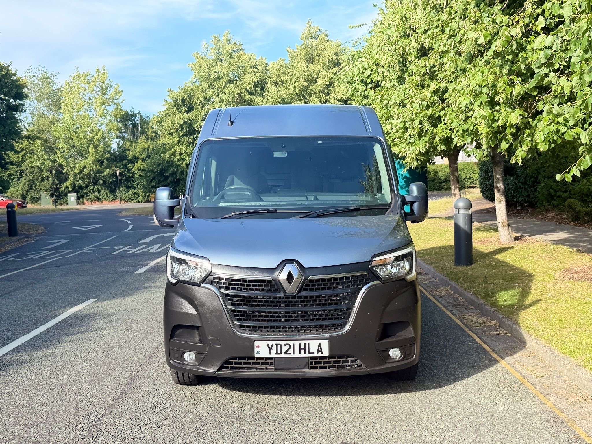 A 2021 RENAULT MASTER 2.3 dCi ENERGY 35 Business Panel Van 4dr Diesel Quickshift FWD LWB Medium Roof Euro 6 (s/s) (180 bhp) A 2021 RENAULT MASTER 2.3 dCi ENERGY 35 Business Panel Van 4dr Diesel Quickshift FWD LWB Medium Roof Euro 6 (s/s) (180 bhp)