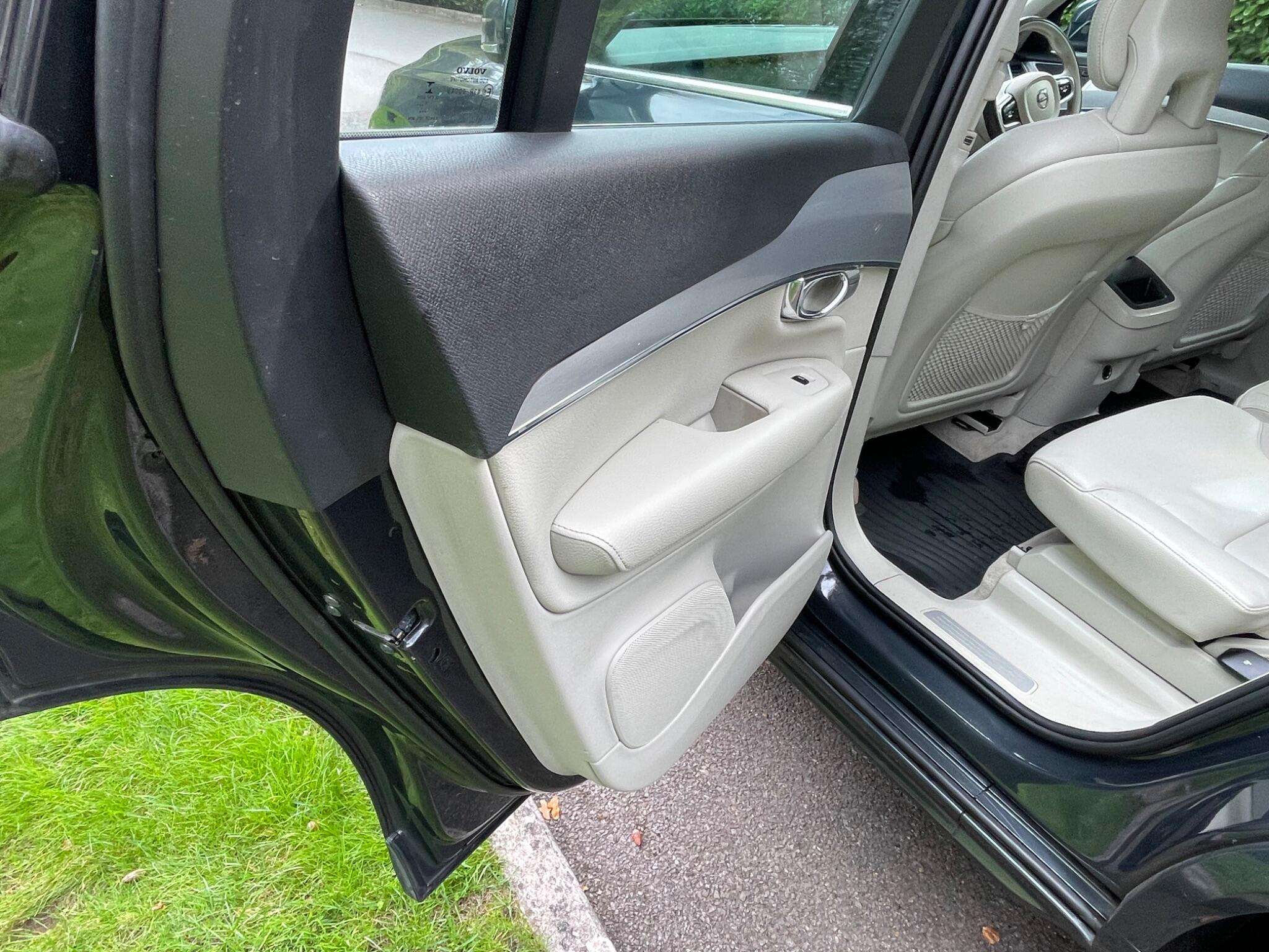 null VOLVO XC90 null VOLVO XC90