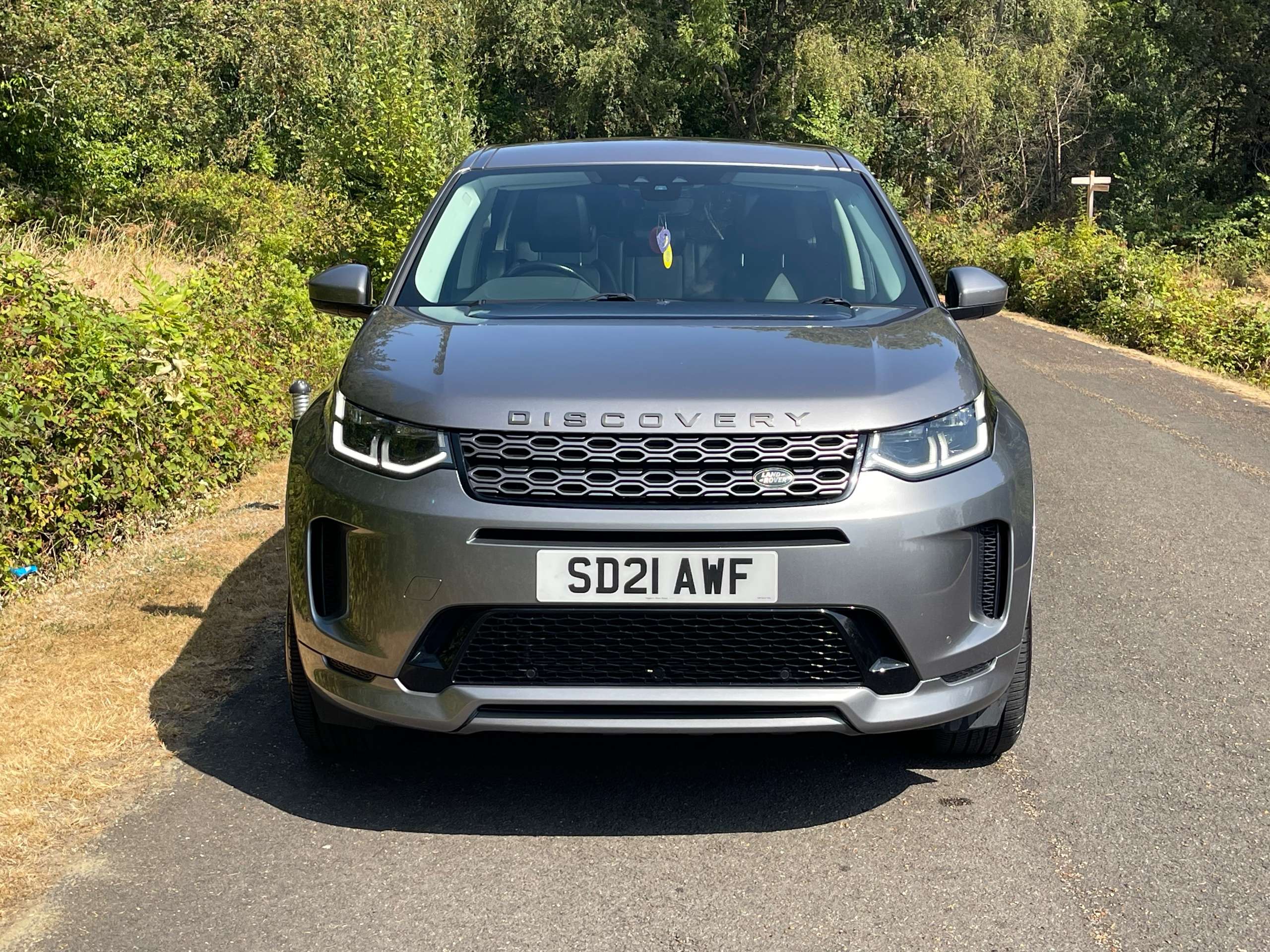A 2021 LAND ROVER DISCOVERY SPORT 1.5 P300e 12.2kWh R-Dynamic SE SUV 5dr Petrol Plug-in Hybrid Auto 4WD Euro 6 (s/s) (309 ps) A 2021 LAND ROVER DISCOVERY SPORT 1.5 P300e 12.2kWh R-Dynamic SE SUV 5dr Petrol Plug-in Hybrid Auto 4WD Euro 6 (s/s) (309 ps)
