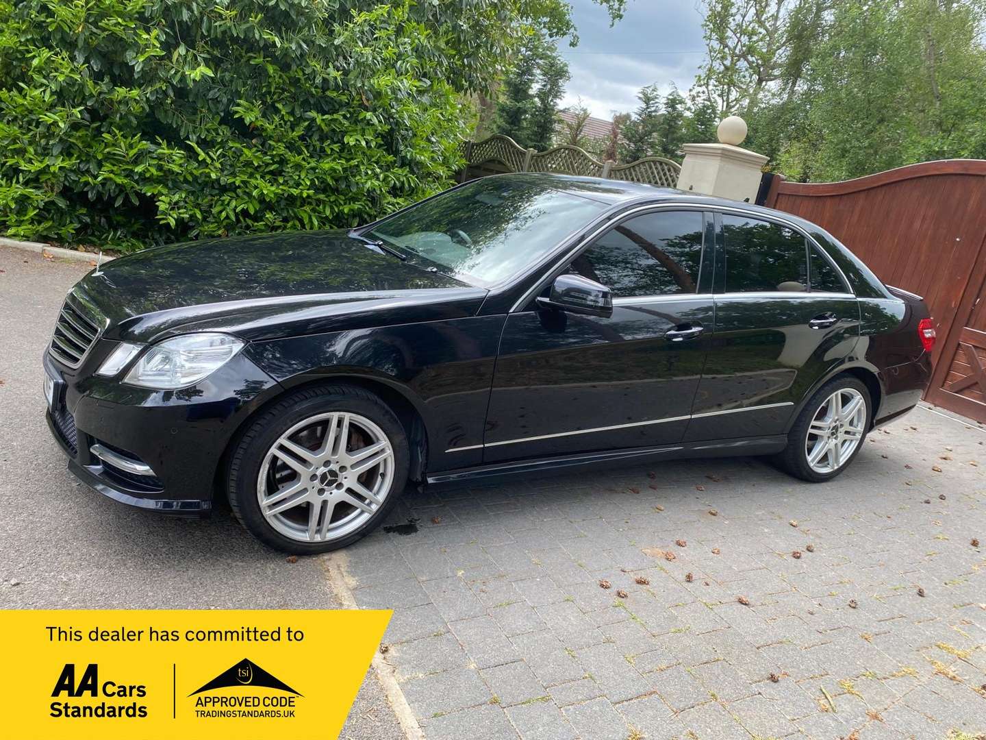 A 2013 MERCEDES-BENZ E CLASS 2.1 E250 CDI BlueEfficiency Sport Saloon 4dr Diesel G-Tronic+ Euro 5 (s/s) (204 ps) A 2013 MERCEDES-BENZ E CLASS 2.1 E250 CDI BlueEfficiency Sport Saloon 4dr Diesel G-Tronic+ Euro 5 (s/s) (204 ps)