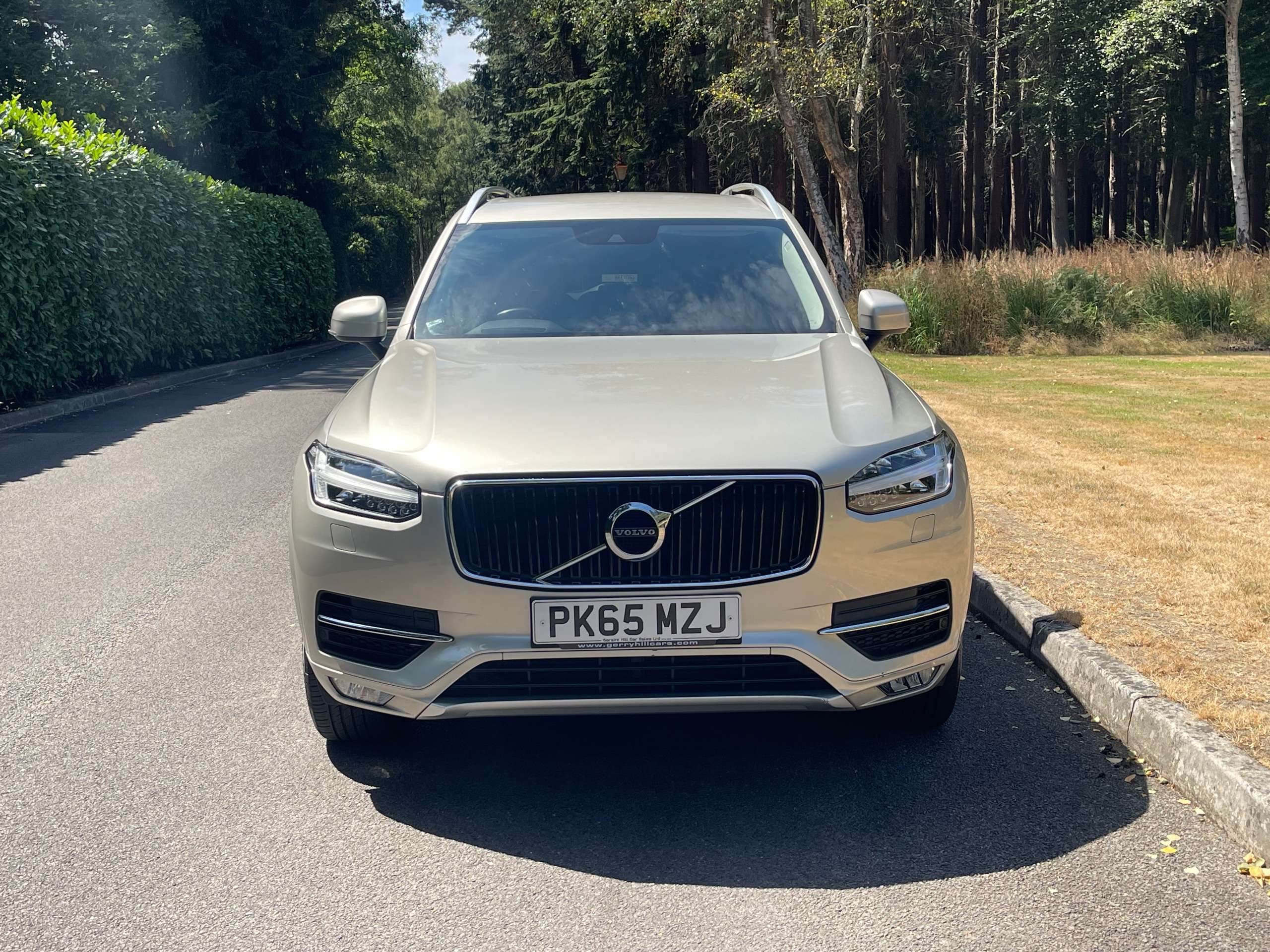 A 2015 VOLVO XC90 2.0 D5 Momentum Geartronic 4WD Euro 6 (s/s) 5dr A 2015 VOLVO XC90 2.0 D5 Momentum Geartronic 4WD Euro 6 (s/s) 5dr