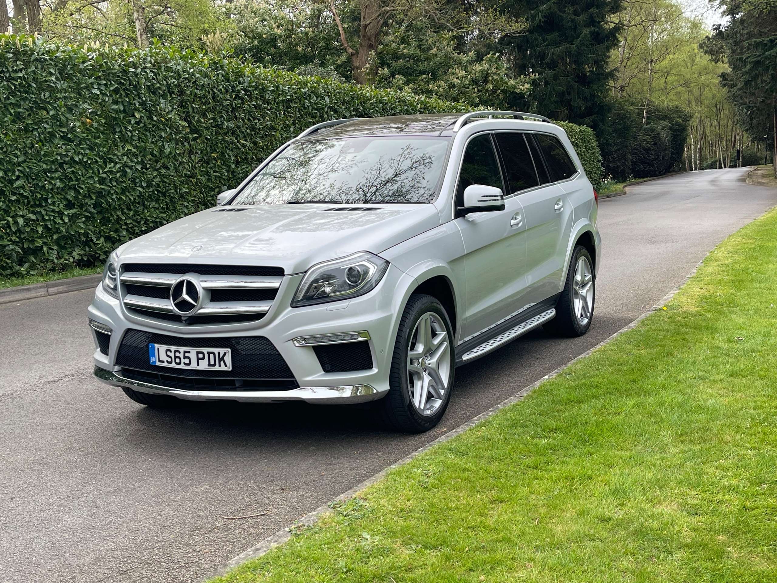 A 2015 MERCEDES-BENZ GL CLASS 3.0 GL350 V6 BlueTEC AMG Sport SUV 5dr Diesel G-Tronic+ 4WD Euro 6 (s/s) (258 ps) A 2015 MERCEDES-BENZ GL CLASS 3.0 GL350 V6 BlueTEC AMG Sport SUV 5dr Diesel G-Tronic+ 4WD Euro 6 (s/s) (258 ps)