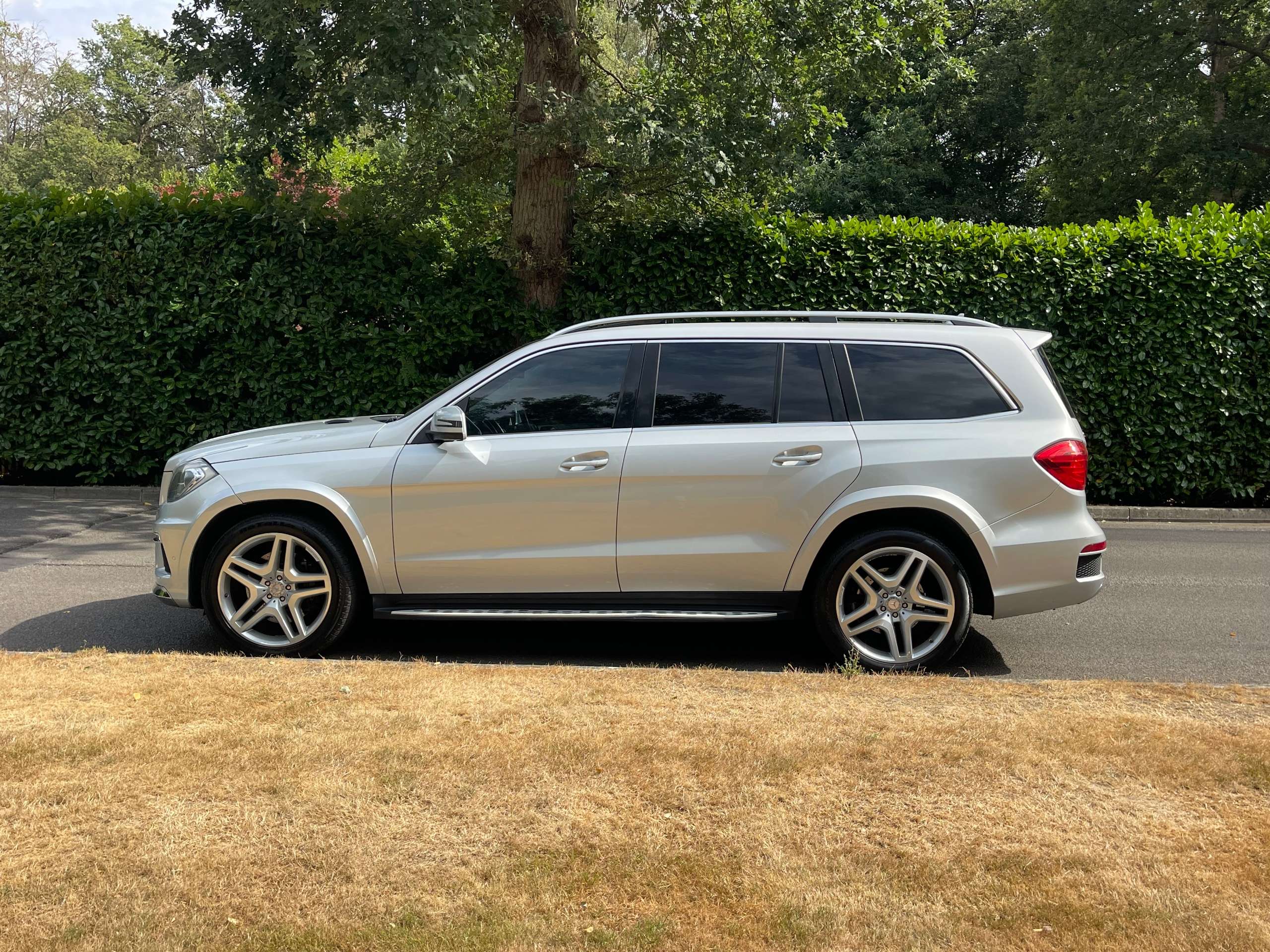 A 2015 MERCEDES-BENZ GL CLASS 3.0 GL350 V6 BlueTEC AMG Sport SUV 5dr Diesel G-Tronic 4WD Euro 6 (s/s) (258 ps) A 2015 MERCEDES-BENZ GL CLASS 3.0 GL350 V6 BlueTEC AMG Sport SUV 5dr Diesel G-Tronic 4WD Euro 6 (s/s) (258 ps)