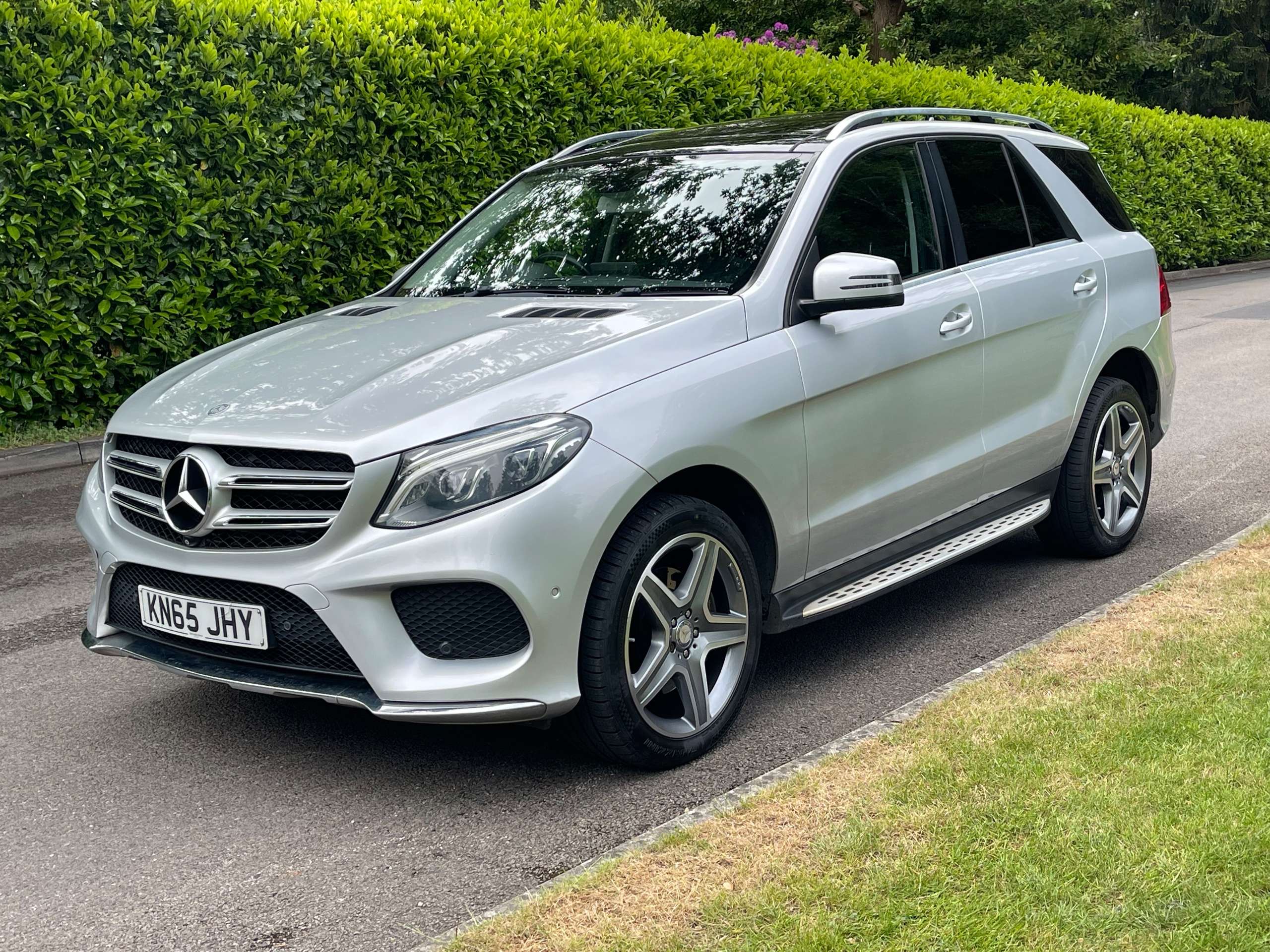 A 2015 MERCEDES-BENZ GLE 2.1 GLE250d AMG Line (Premium) SUV 5dr Diesel G-Tronic 4MATIC Euro 6 (s/s) (204 ps) A 2015 MERCEDES-BENZ GLE 2.1 GLE250d AMG Line (Premium) SUV 5dr Diesel G-Tronic 4MATIC Euro 6 (s/s) (204 ps)