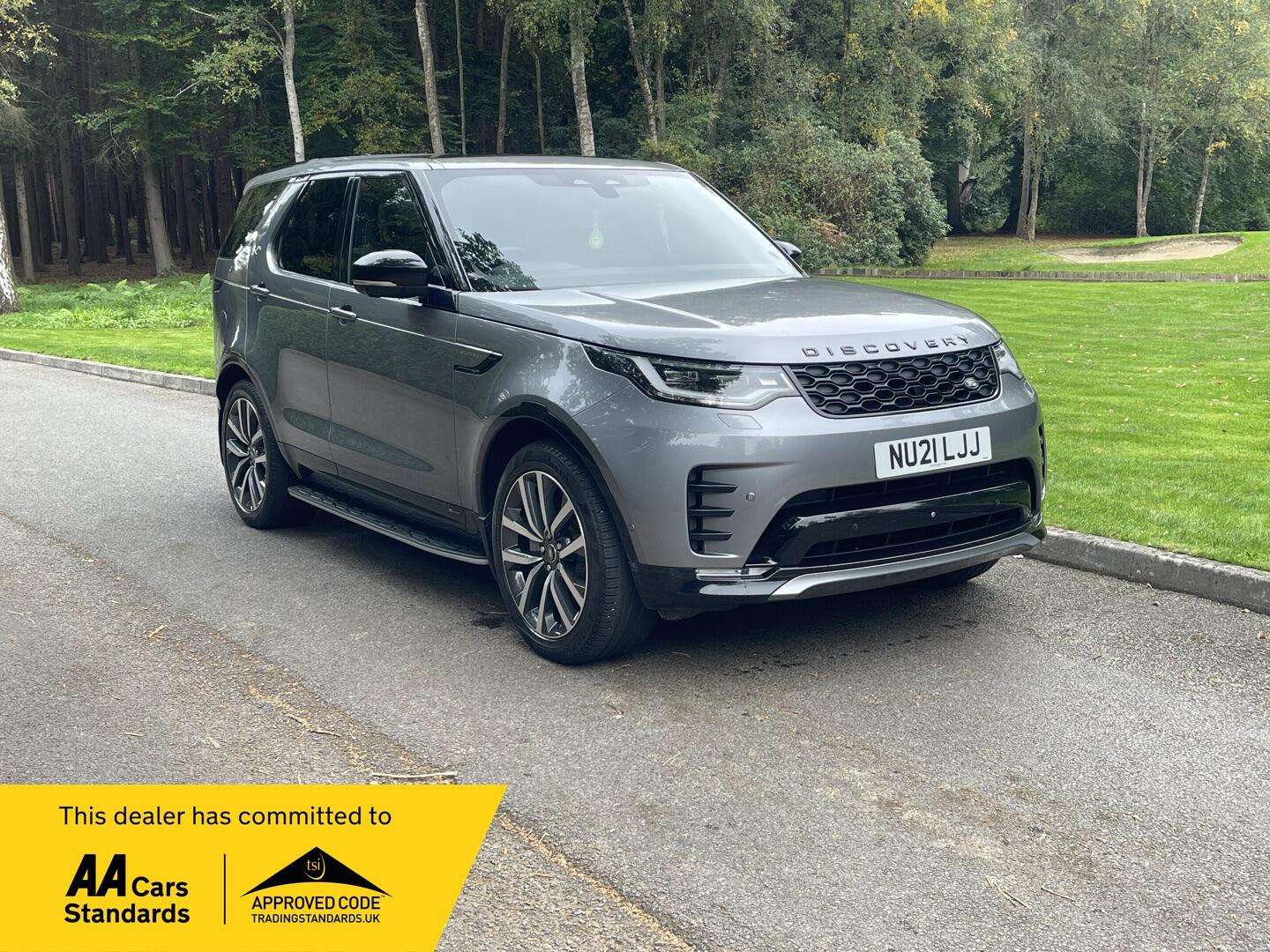 A 2021 LAND ROVER DISCOVERY 3.0 D300 MHEV R-Dynamic SE Auto 4WD Euro 6 (s/s) 5dr A 2021 LAND ROVER DISCOVERY 3.0 D300 MHEV R-Dynamic SE Auto 4WD Euro 6 (s/s) 5dr