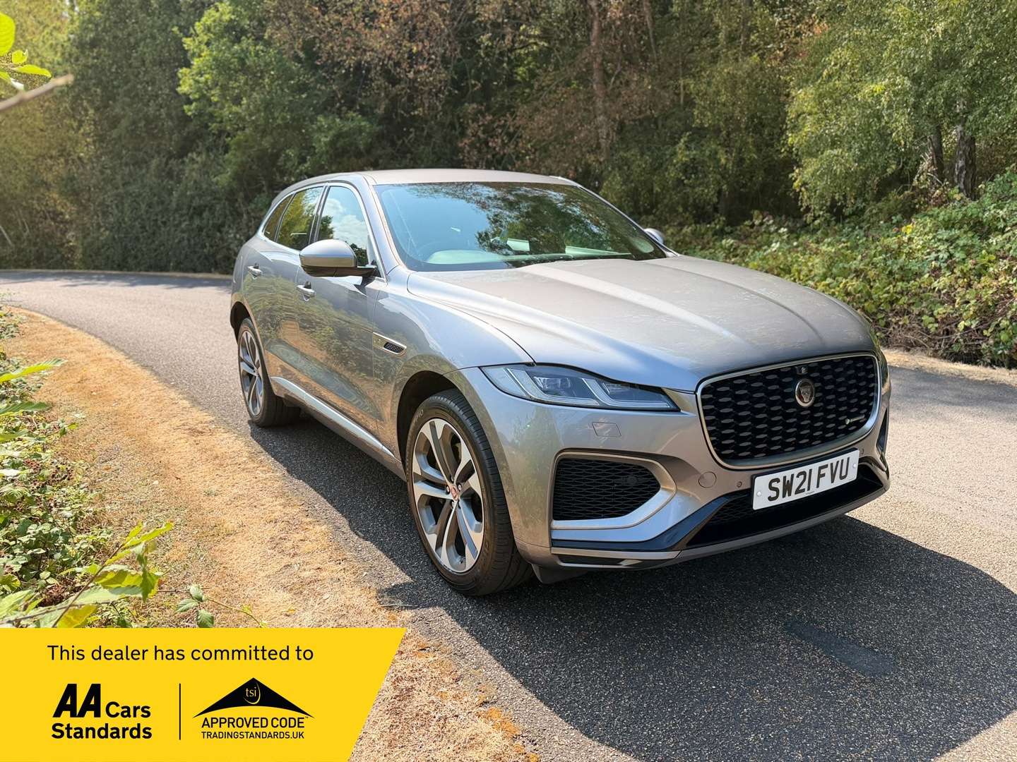 A 2021 JAGUAR F-PACE 2.0 P400e 17.1kWh R-Dynamic SE SUV 5dr Petrol Plug-in Hybrid Auto AWD Euro 6 (s/s) (404 ps) A 2021 JAGUAR F-PACE 2.0 P400e 17.1kWh R-Dynamic SE SUV 5dr Petrol Plug-in Hybrid Auto AWD Euro 6 (s/s) (404 ps)
