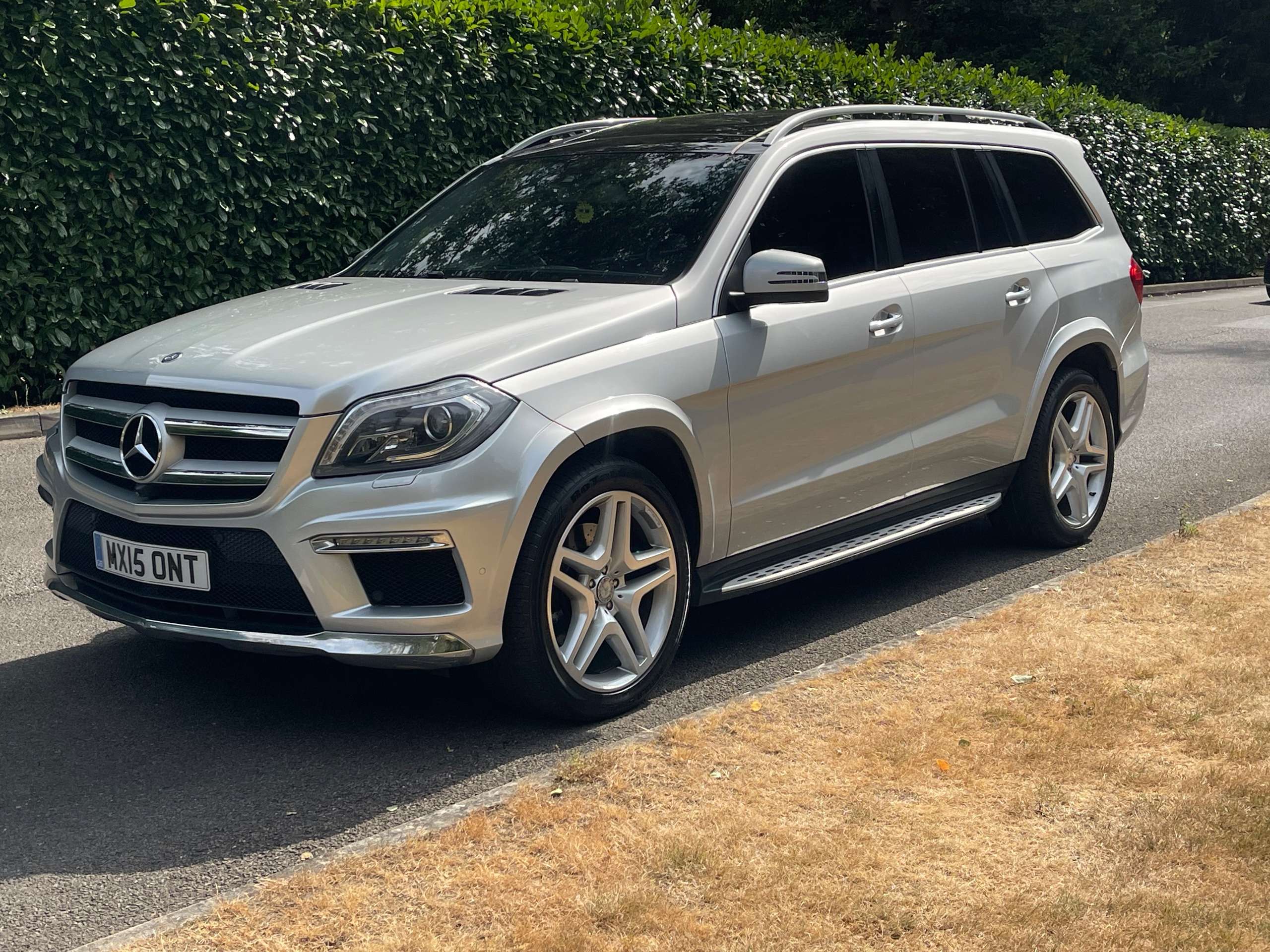 A 2015 MERCEDES-BENZ GL CLASS 3.0 GL350 V6 BlueTEC AMG Sport SUV 5dr Diesel G-Tronic 4WD Euro 6 (s/s) (258 ps) A 2015 MERCEDES-BENZ GL CLASS 3.0 GL350 V6 BlueTEC AMG Sport SUV 5dr Diesel G-Tronic 4WD Euro 6 (s/s) (258 ps)