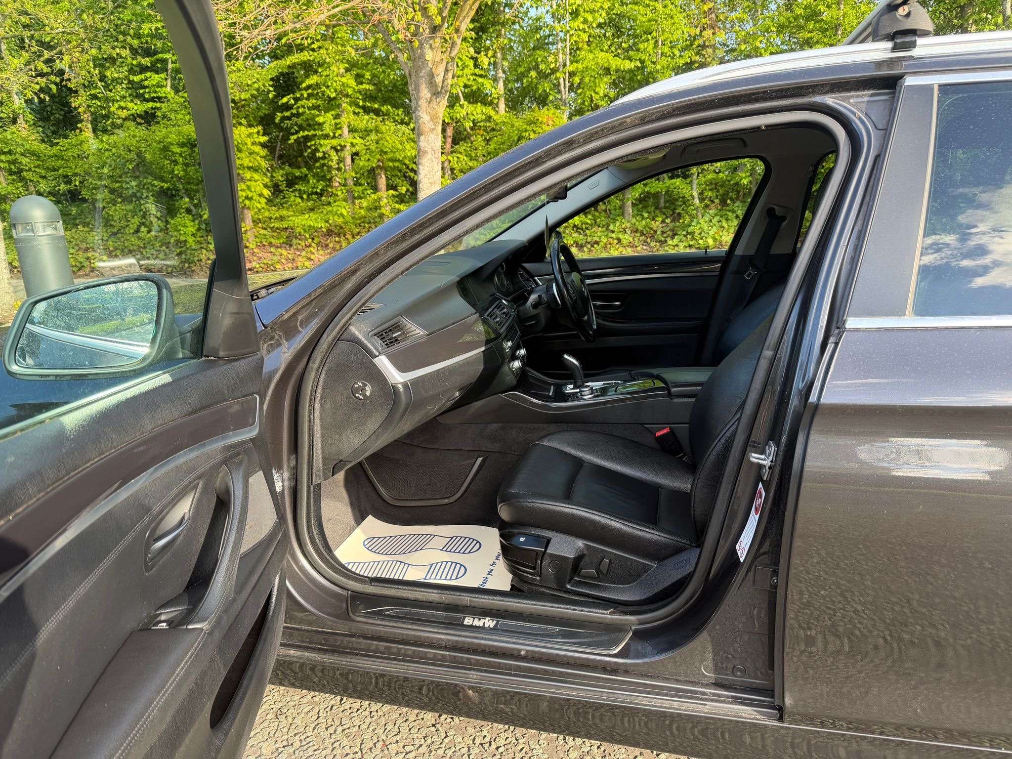 A 2012 BMW 5 SERIES 2.0 520d SE Touring 5dr Diesel Steptronic Euro 5 (s/s) (184 ps) A 2012 BMW 5 SERIES 2.0 520d SE Touring 5dr Diesel Steptronic Euro 5 (s/s) (184 ps)