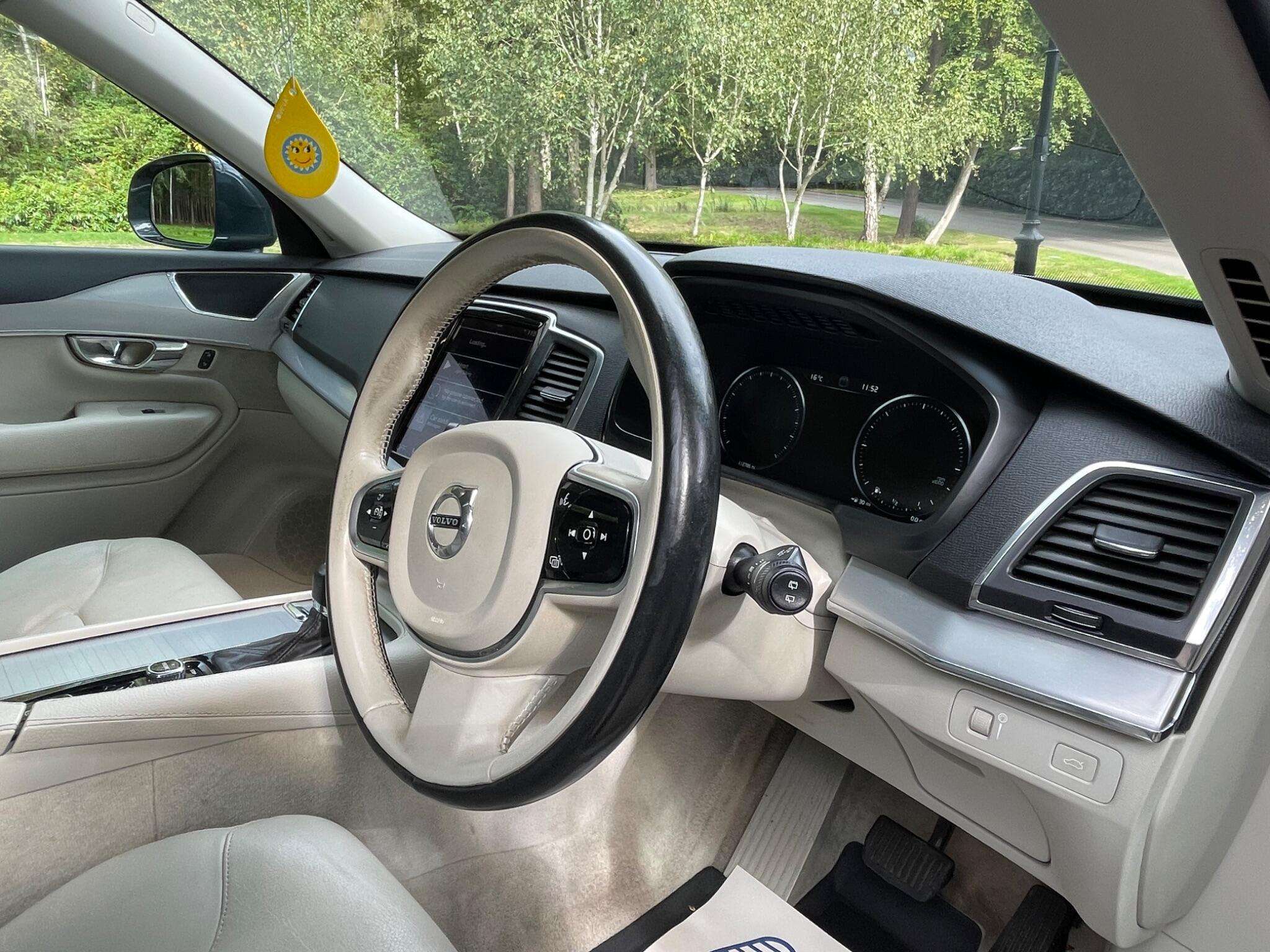 null VOLVO XC90 null VOLVO XC90