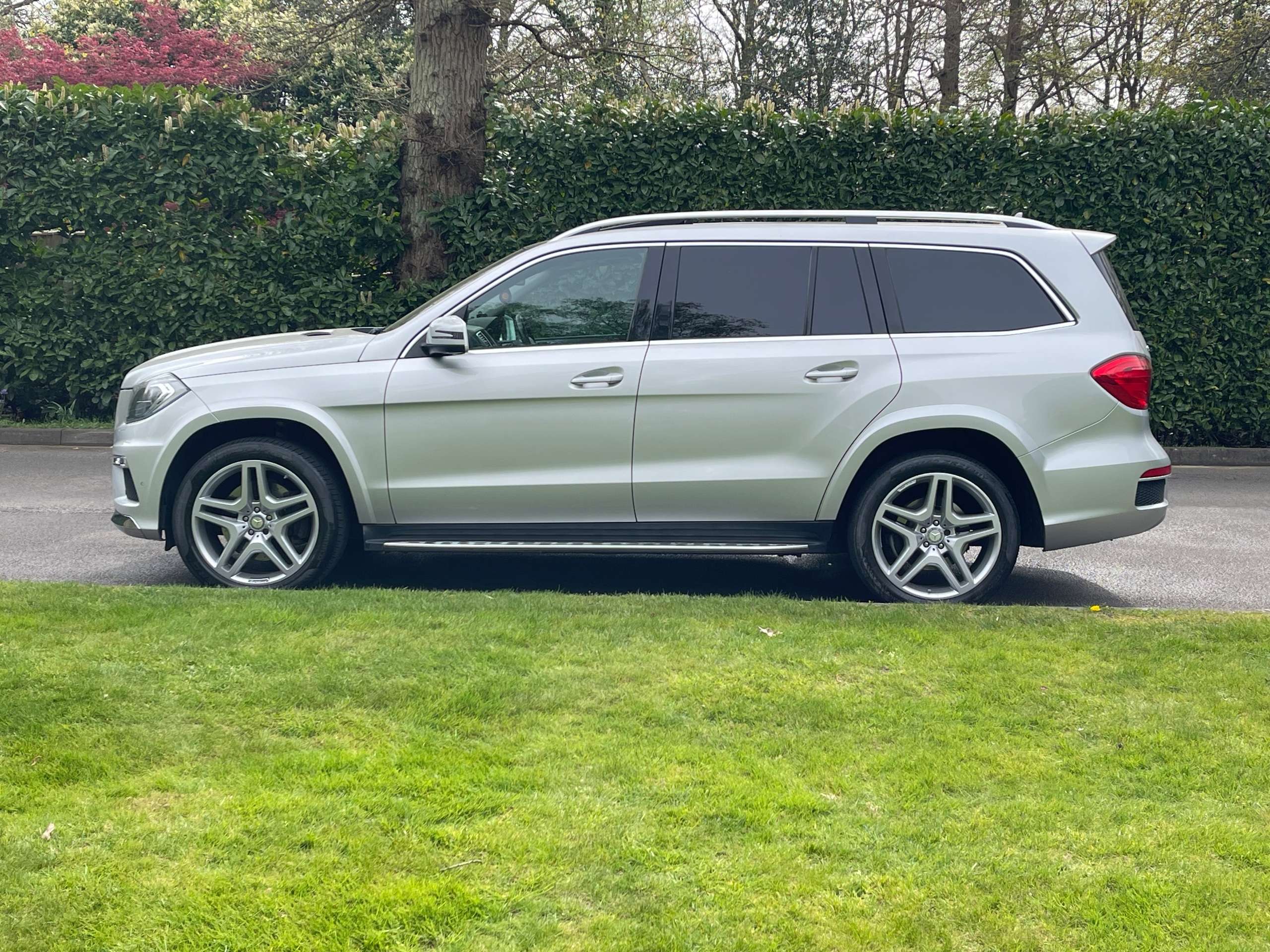 A 2015 MERCEDES-BENZ GL CLASS 3.0 GL350 V6 BlueTEC AMG Sport SUV 5dr Diesel G-Tronic+ 4WD Euro 6 (s/s) (258 ps) A 2015 MERCEDES-BENZ GL CLASS 3.0 GL350 V6 BlueTEC AMG Sport SUV 5dr Diesel G-Tronic+ 4WD Euro 6 (s/s) (258 ps)