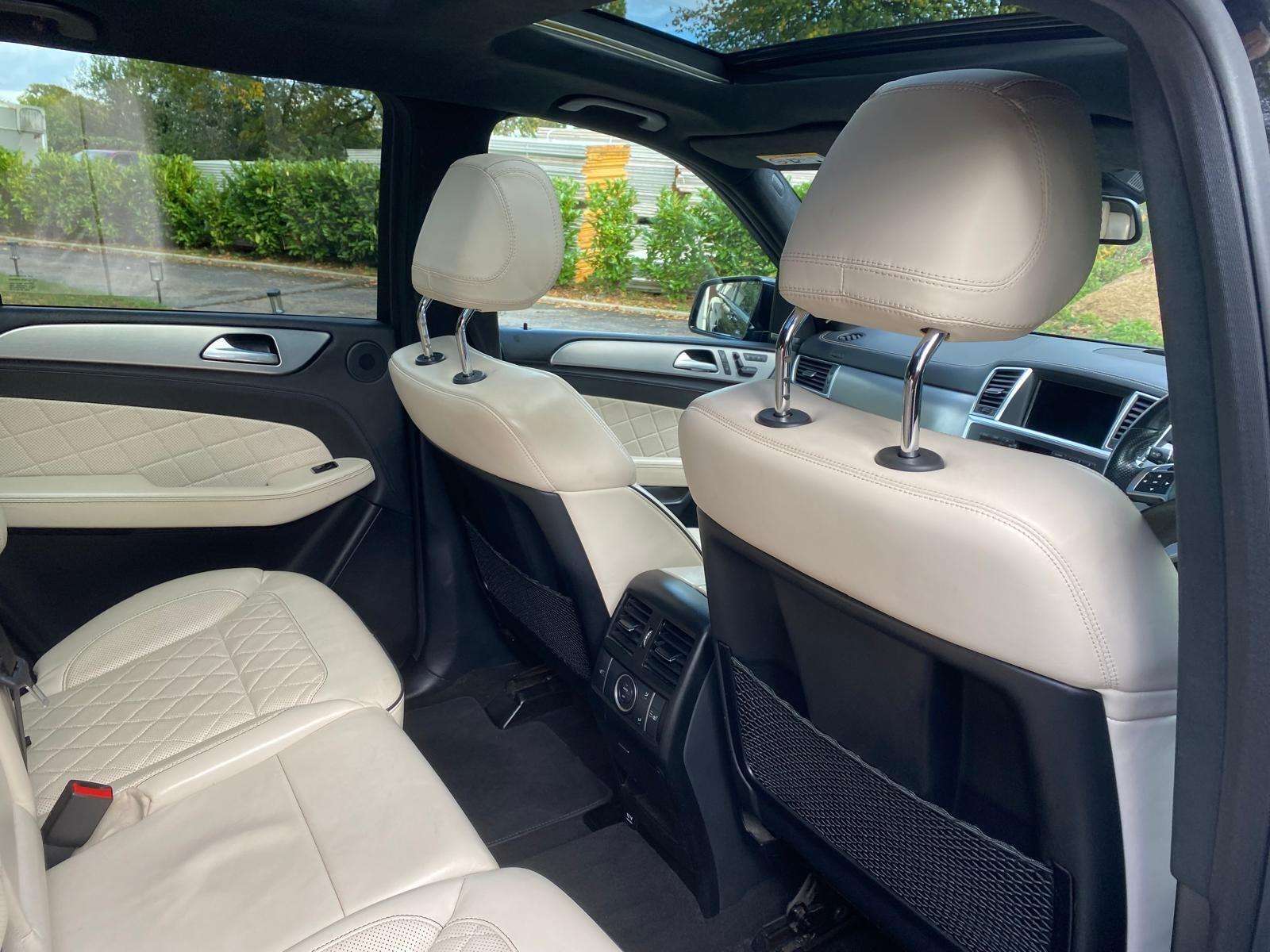 A 2014 MERCEDES-BENZ GL CLASS 3.0 GL350 V6 BlueTEC AMG Sport G-Tronic+ 4WD Euro 6 (s/s) 5dr A 2014 MERCEDES-BENZ GL CLASS 3.0 GL350 V6 BlueTEC AMG Sport G-Tronic+ 4WD Euro 6 (s/s) 5dr