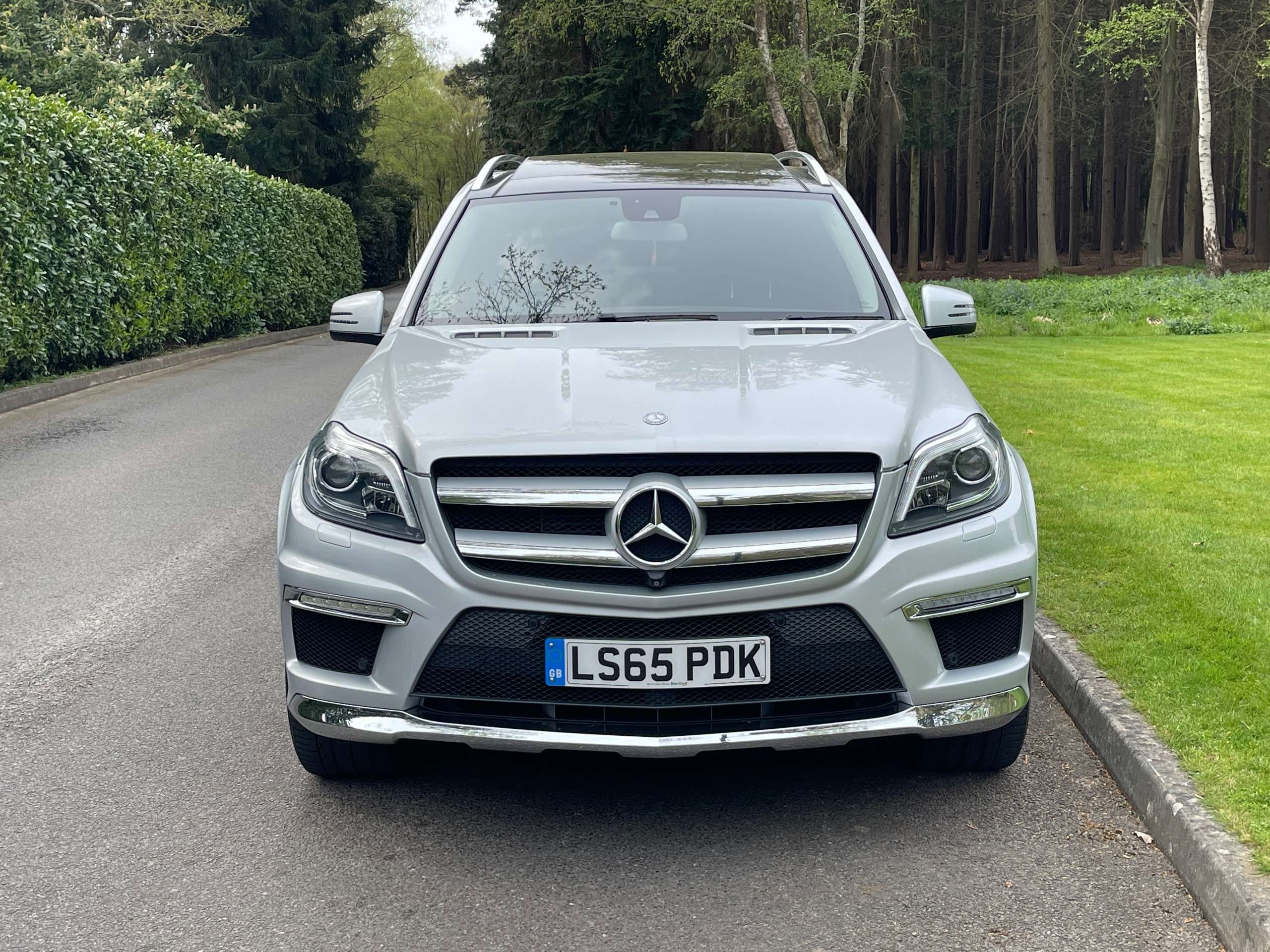 A 2015 MERCEDES-BENZ GL CLASS 3.0 GL350 V6 BlueTEC AMG Sport SUV 5dr Diesel G-Tronic+ 4WD Euro 6 (s/s) (258 ps) A 2015 MERCEDES-BENZ GL CLASS 3.0 GL350 V6 BlueTEC AMG Sport SUV 5dr Diesel G-Tronic+ 4WD Euro 6 (s/s) (258 ps)