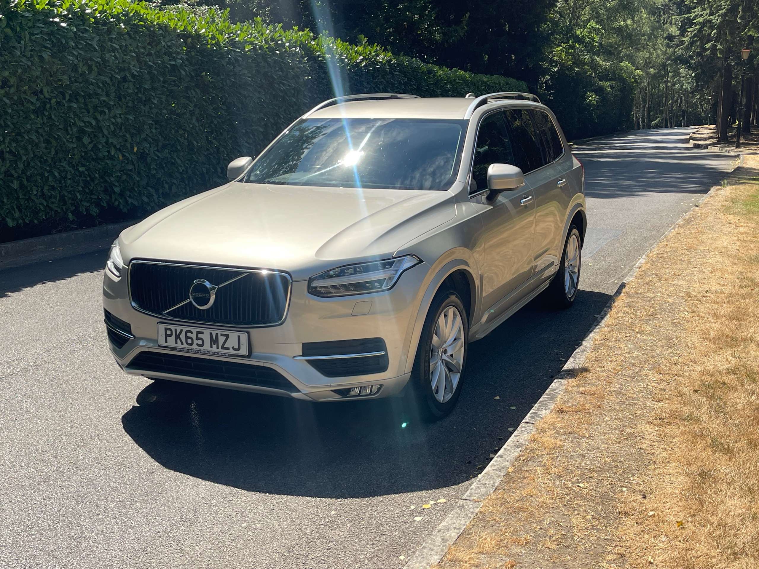 A 2015 VOLVO XC90 2.0 D5 Momentum Geartronic 4WD Euro 6 (s/s) 5dr A 2015 VOLVO XC90 2.0 D5 Momentum Geartronic 4WD Euro 6 (s/s) 5dr