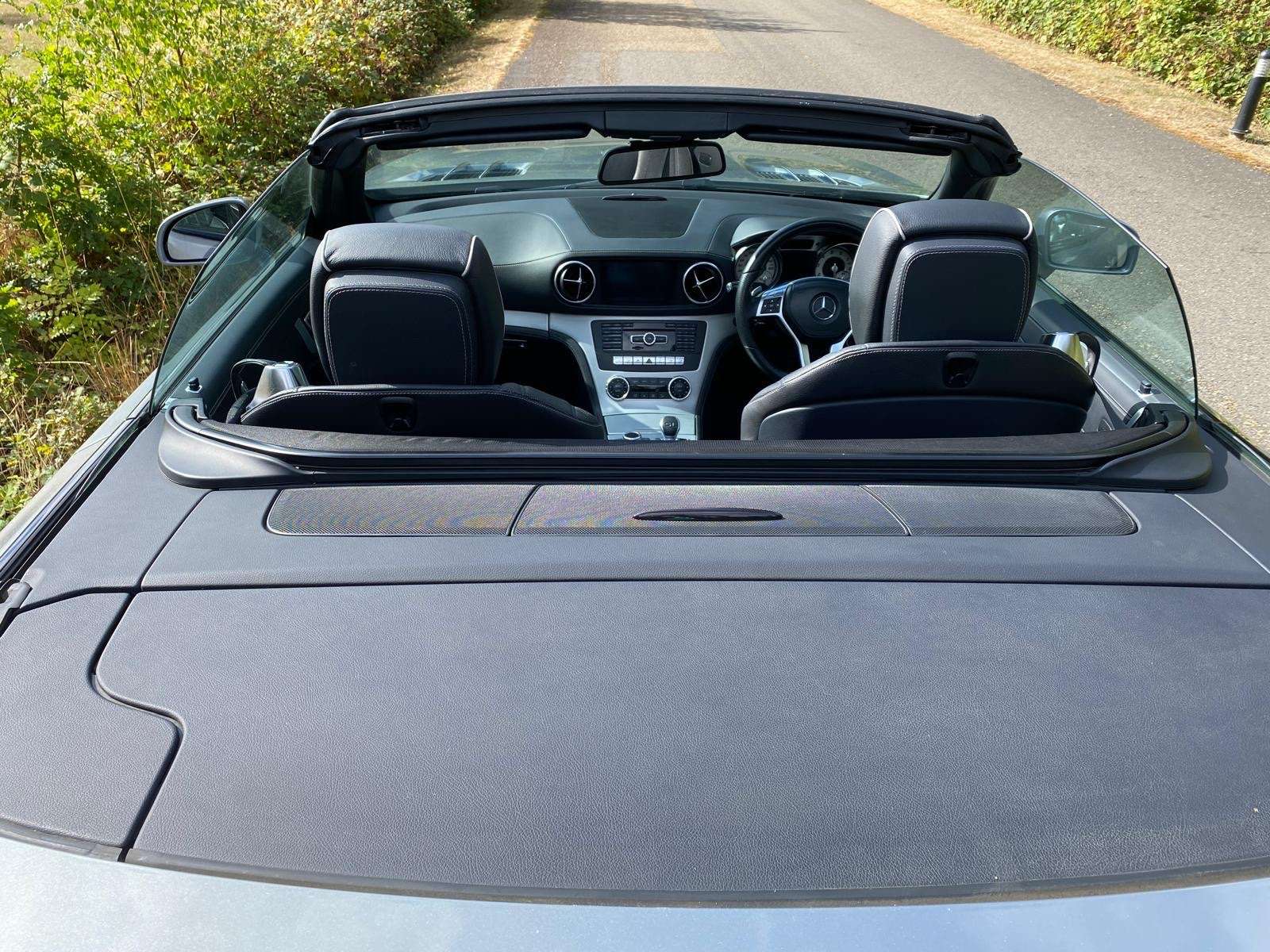 A 2015 MERCEDES-BENZ SL 3.0 SL400 AMG Sport Convertible 2dr Petrol G-Tronic Euro 6 (s/s) (333 ps) A 2015 MERCEDES-BENZ SL 3.0 SL400 AMG Sport Convertible 2dr Petrol G-Tronic Euro 6 (s/s) (333 ps)