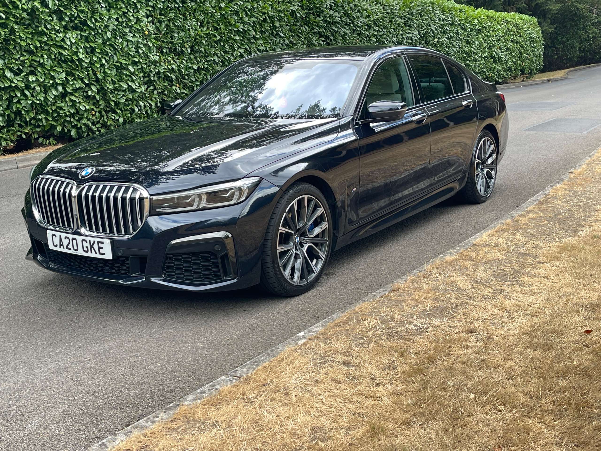 A 2020 BMW 7 SERIES 3.0 730d MHT M Sport Saloon 4dr Diesel Hybrid Auto Euro 6 (s/s) (286 ps) A 2020 BMW 7 SERIES 3.0 730d MHT M Sport Saloon 4dr Diesel Hybrid Auto Euro 6 (s/s) (286 ps)