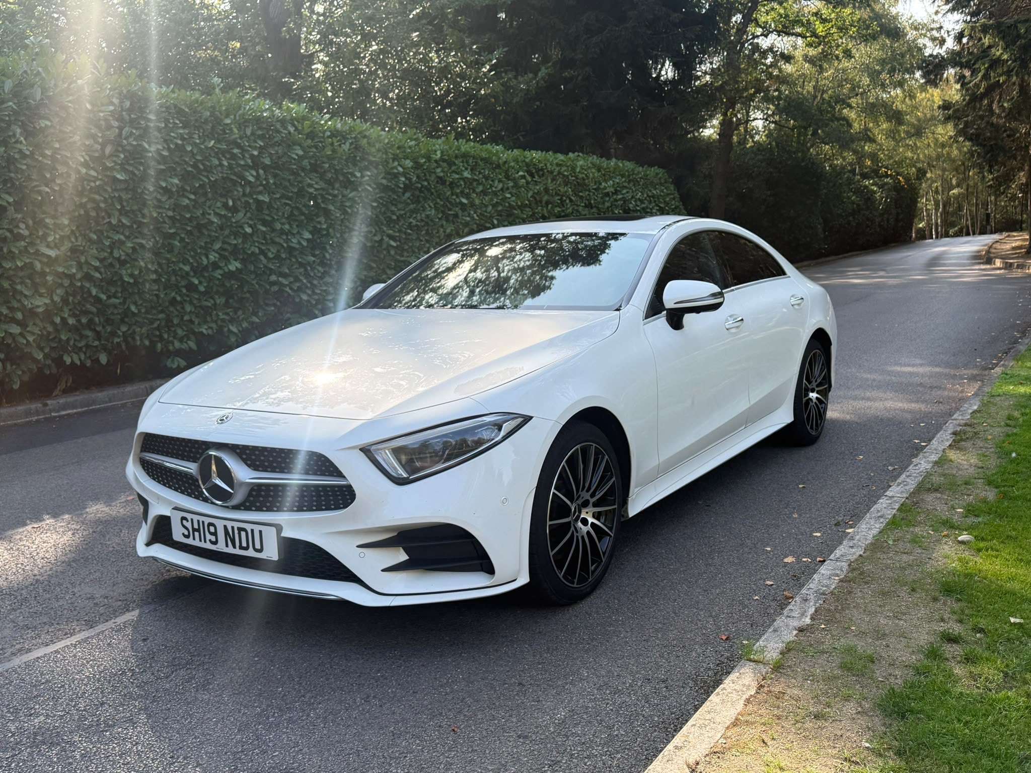 A 2019 MERCEDES-BENZ CLS CLASS 2.9 CLS350d AMG Line (Premium Plus) Coupe 4dr Diesel G-Tronic 4MATIC Euro 6 (s/s) (286 ps) A 2019 MERCEDES-BENZ CLS CLASS 2.9 CLS350d AMG Line (Premium Plus) Coupe 4dr Diesel G-Tronic 4MATIC Euro 6 (s/s) (286 ps)
