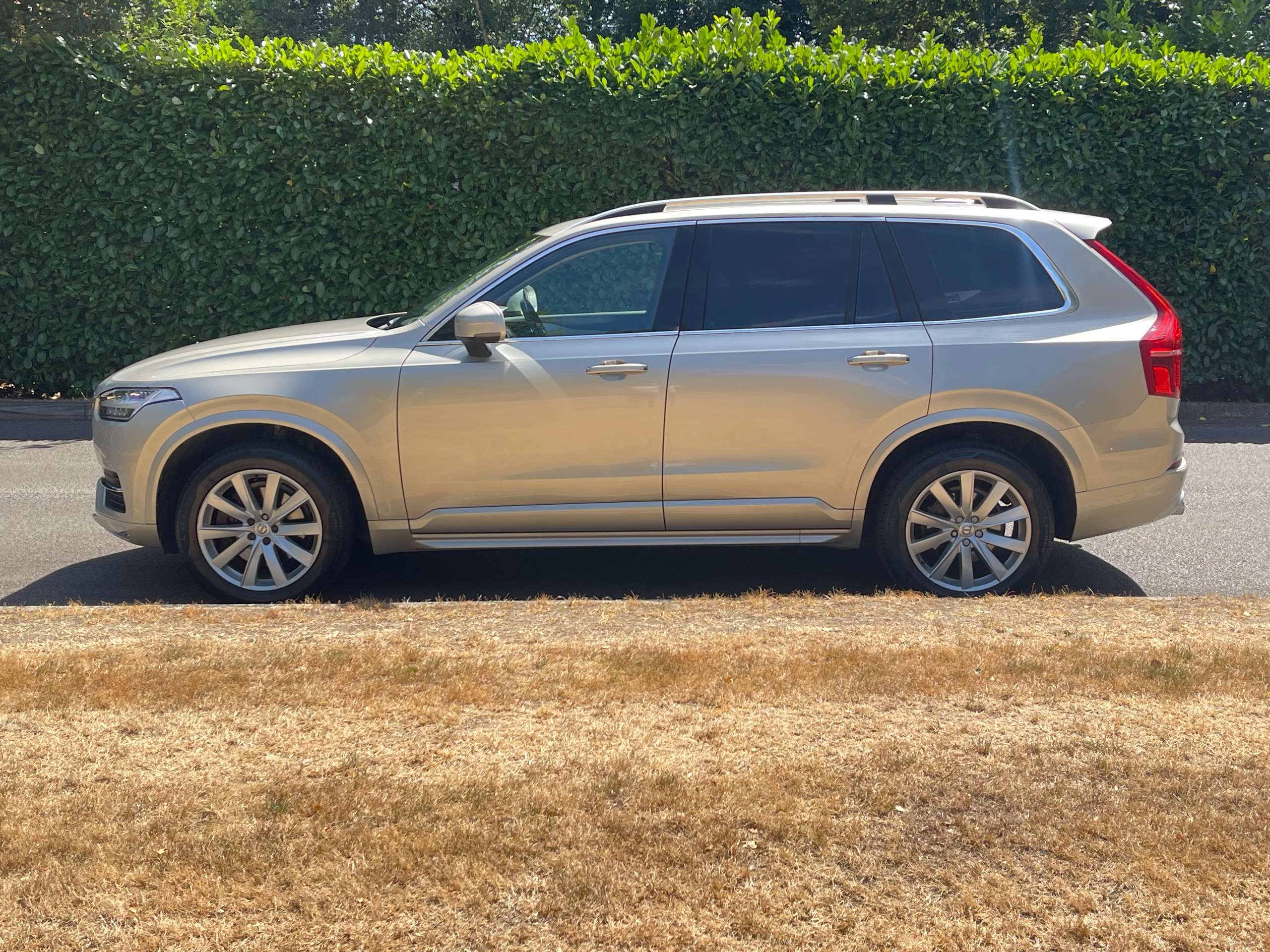 A 2015 VOLVO XC90 2.0 D5 Momentum Geartronic 4WD Euro 6 (s/s) 5dr A 2015 VOLVO XC90 2.0 D5 Momentum Geartronic 4WD Euro 6 (s/s) 5dr