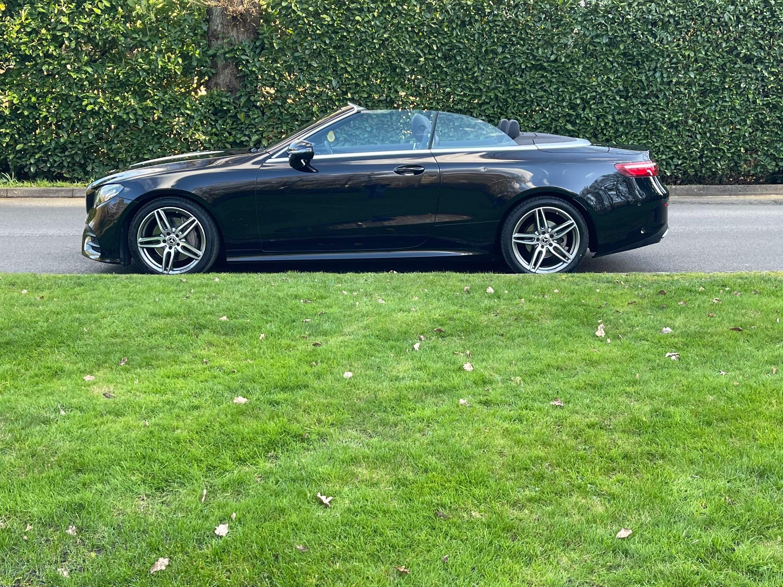 A 2018 MERCEDES-BENZ E CLASS 2.0 E220d AMG Line Cabriolet 2dr Diesel G-Tronic+ Euro 6 (s/s) (194 ps) A 2018 MERCEDES-BENZ E CLASS 2.0 E220d AMG Line Cabriolet 2dr Diesel G-Tronic+ Euro 6 (s/s) (194 ps)