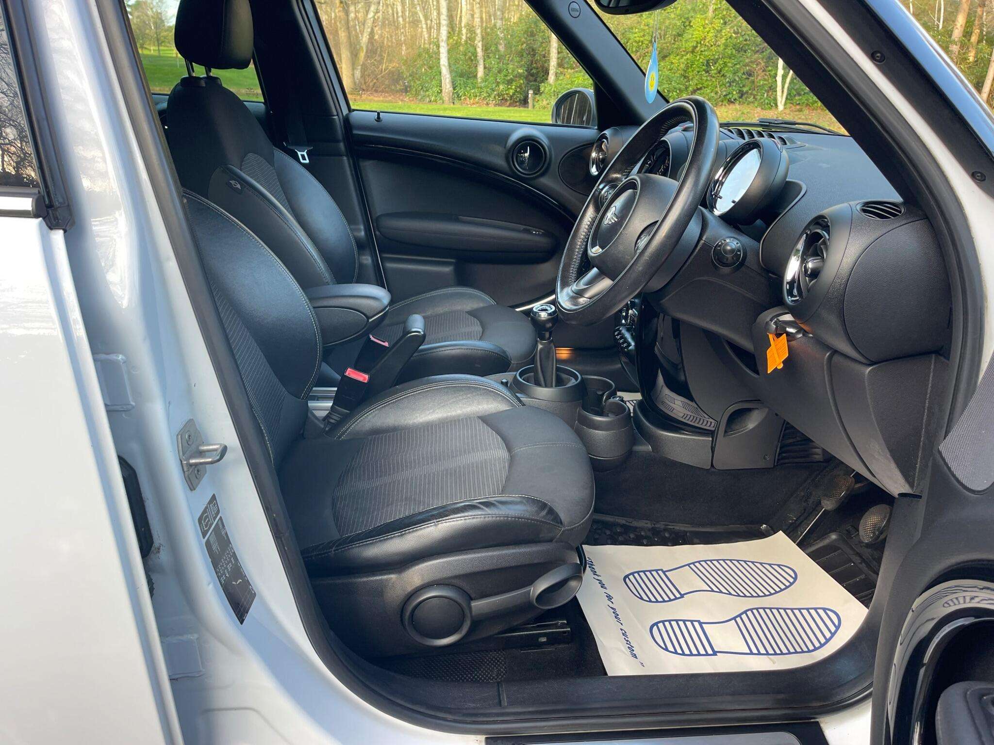 A 2015 MINI COUNTRYMAN 1.6 Cooper Euro 6 (s/s) 5dr A 2015 MINI COUNTRYMAN 1.6 Cooper Euro 6 (s/s) 5dr