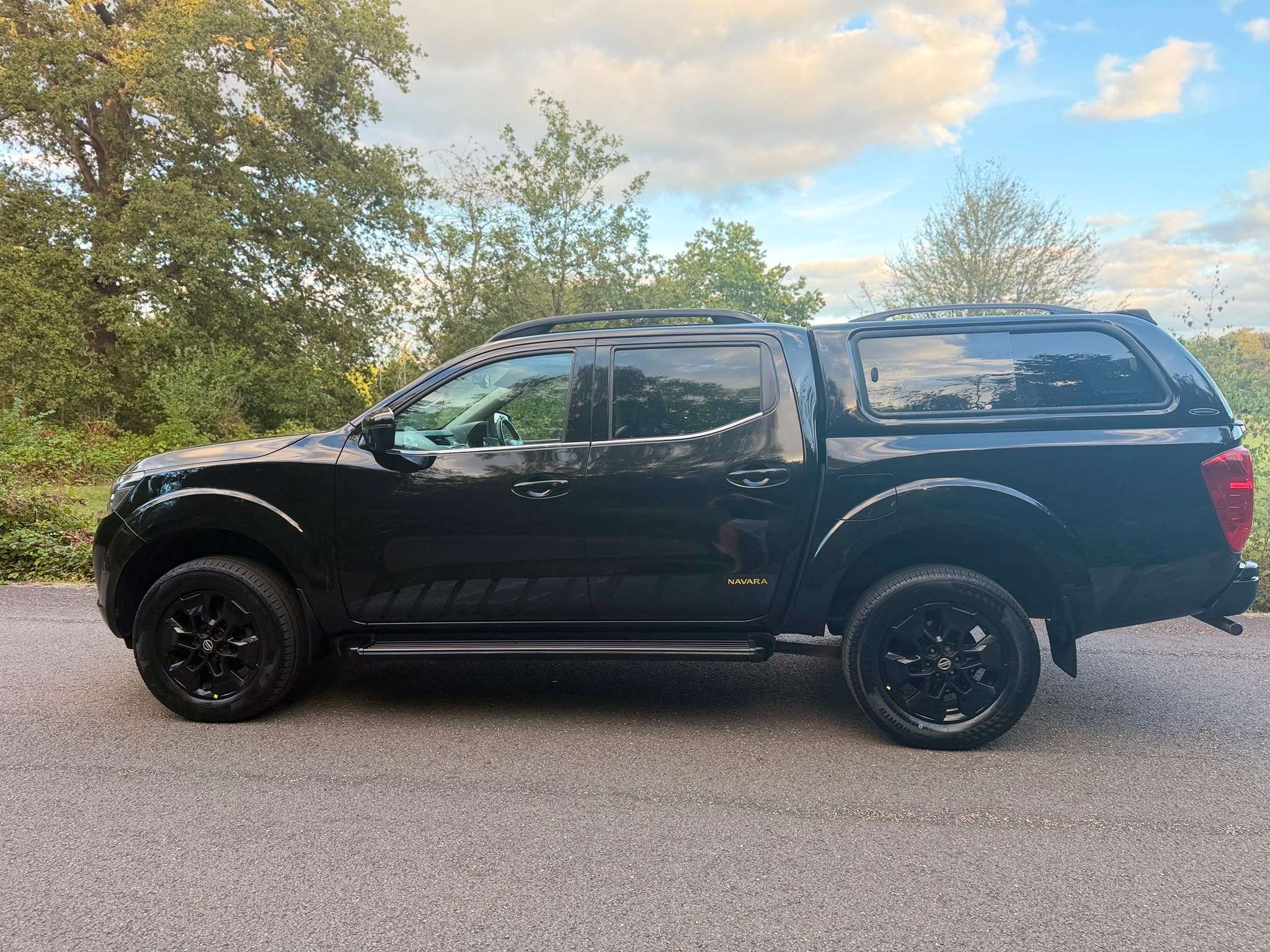 A 2019 NISSAN NAVARA 2.3 dCi N-Guard Pickup Double Cab 4dr Diesel Manual 4WD Euro 6 (s/s) (190 ps) A 2019 NISSAN NAVARA 2.3 dCi N-Guard Pickup Double Cab 4dr Diesel Manual 4WD Euro 6 (s/s) (190 ps)