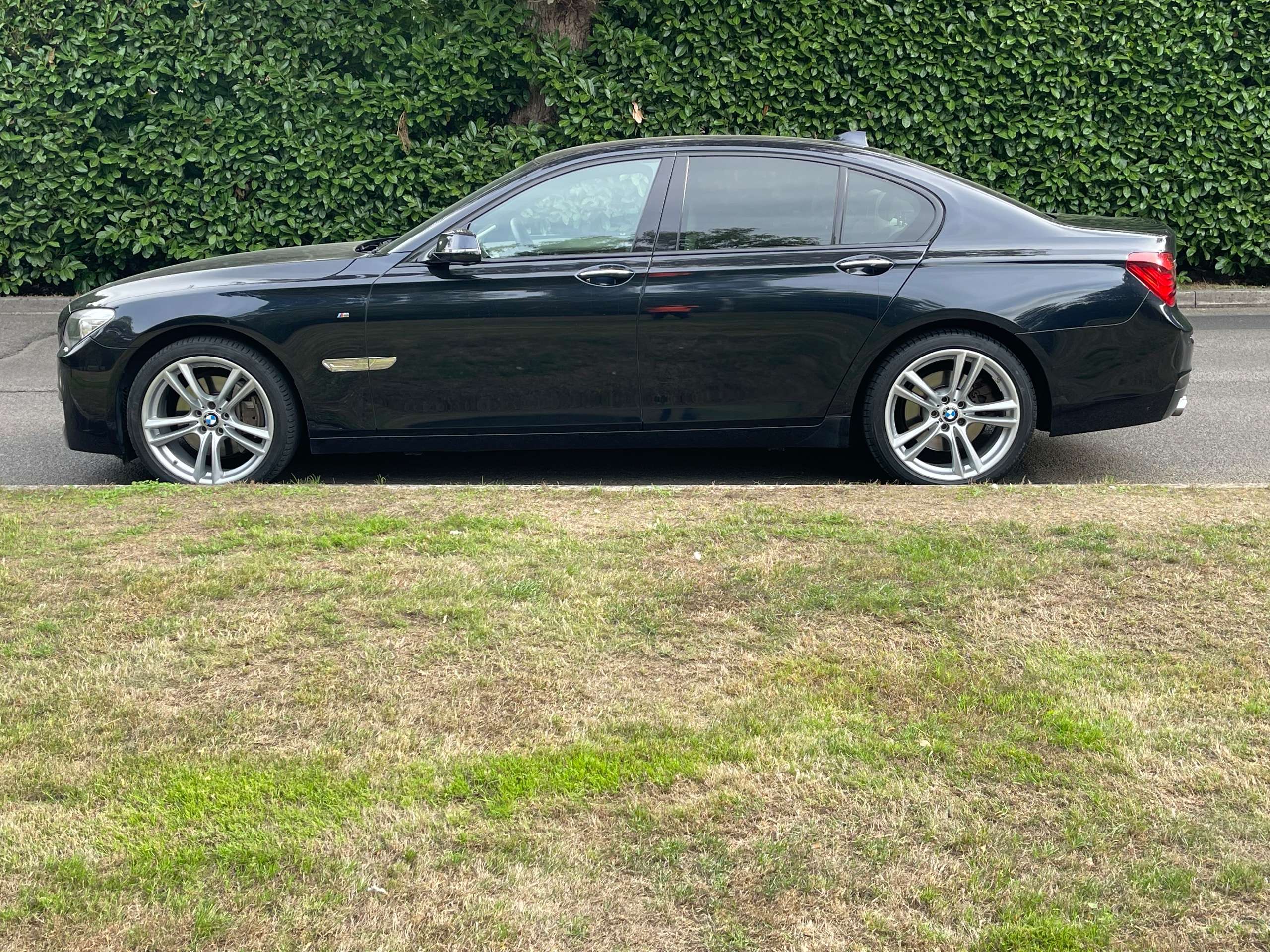 A 2015 BMW 7 SERIES 3.0 730d M Sport Exclusive Saloon 4dr Diesel Auto Euro 5 (s/s) (258 ps) A 2015 BMW 7 SERIES 3.0 730d M Sport Exclusive Saloon 4dr Diesel Auto Euro 5 (s/s) (258 ps)