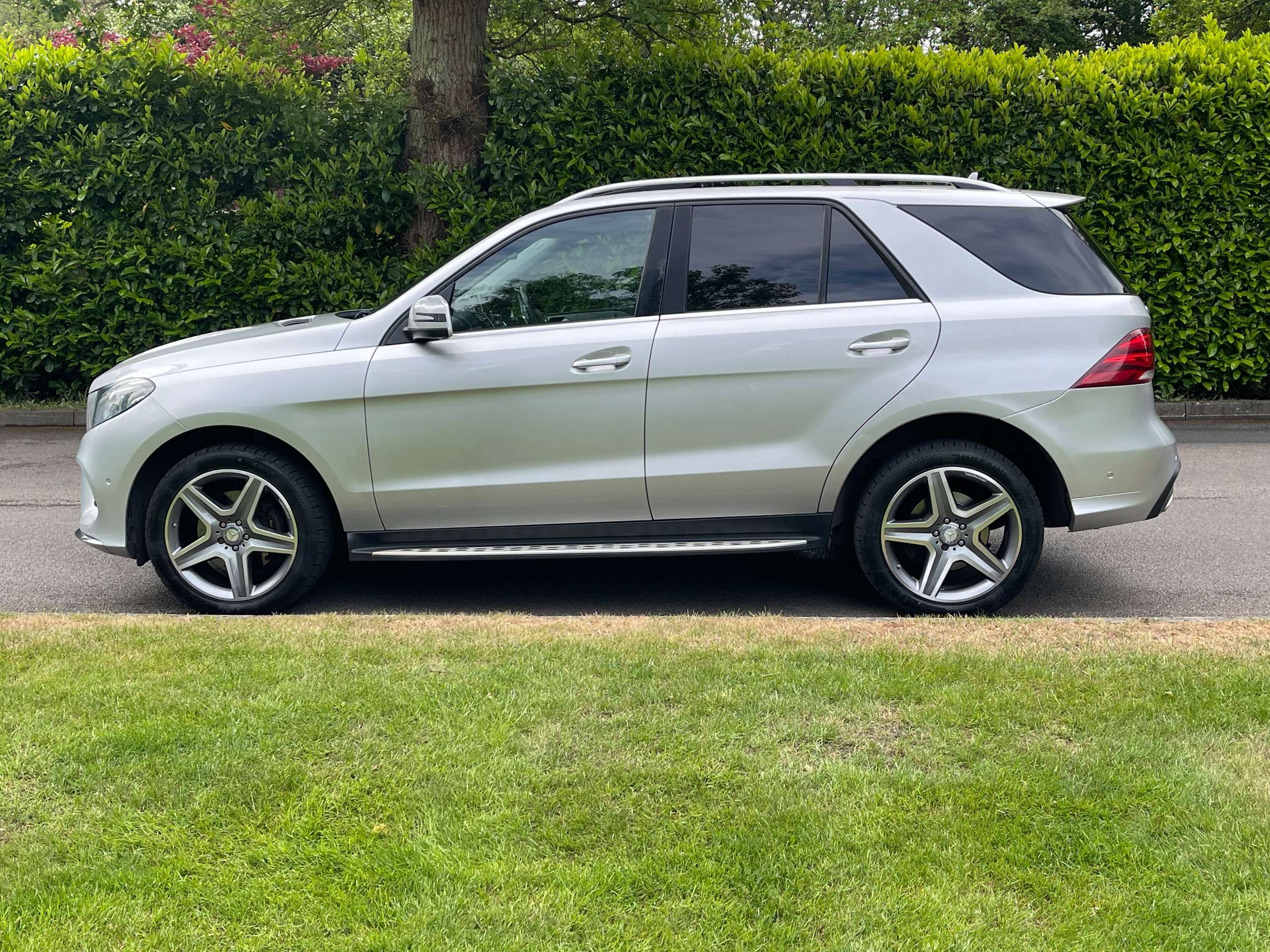 A 2015 MERCEDES-BENZ GLE 2.1 GLE250d AMG Line (Premium) SUV 5dr Diesel G-Tronic 4MATIC Euro 6 (s/s) (204 ps) A 2015 MERCEDES-BENZ GLE 2.1 GLE250d AMG Line (Premium) SUV 5dr Diesel G-Tronic 4MATIC Euro 6 (s/s) (204 ps)