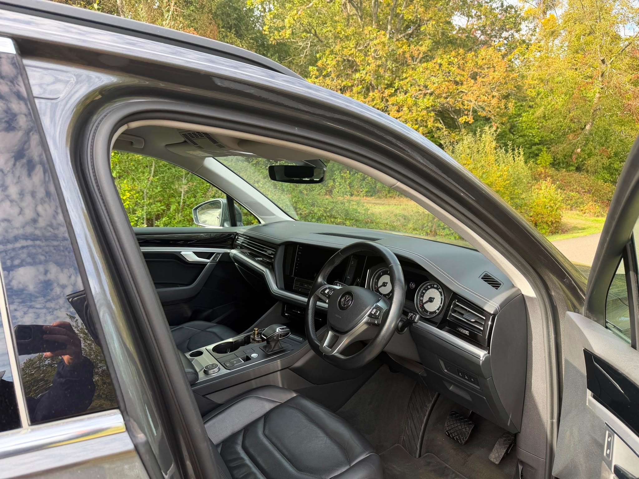 A 2019 VOLKSWAGEN TOUAREG 3.0 TDI V6 SEL SUV 5dr Diesel Tiptronic 4Motion Euro 6 (s/s) (286 ps) A 2019 VOLKSWAGEN TOUAREG 3.0 TDI V6 SEL SUV 5dr Diesel Tiptronic 4Motion Euro 6 (s/s) (286 ps)