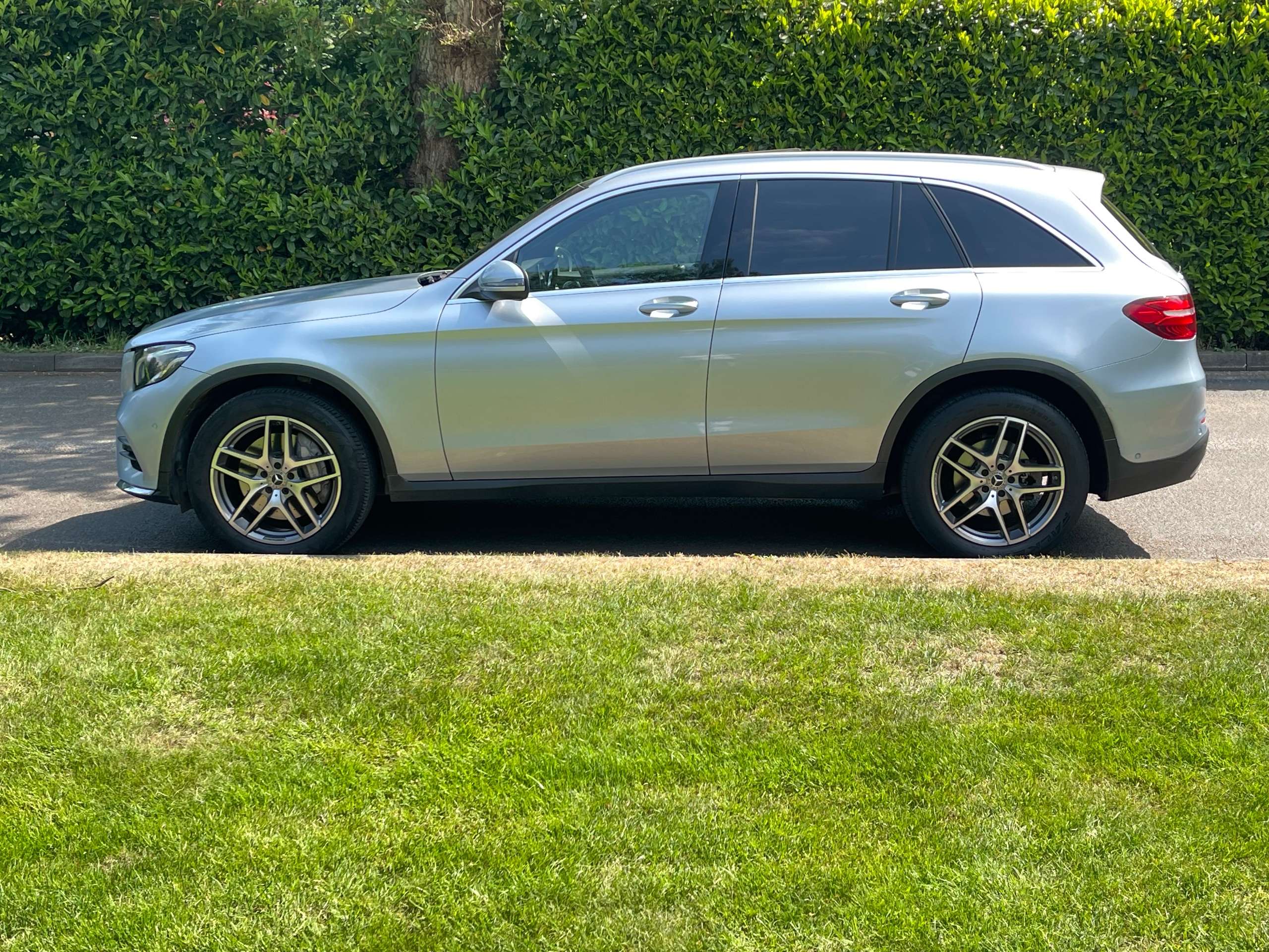 A 2017 MERCEDES-BENZ GLC 2.1 GLC250d AMG Line (Premium Plus) SUV 5dr Diesel G-Tronic 4MATIC Euro 6 (s/s) (204 ps) A 2017 MERCEDES-BENZ GLC 2.1 GLC250d AMG Line (Premium Plus) SUV 5dr Diesel G-Tronic 4MATIC Euro 6 (s/s) (204 ps)