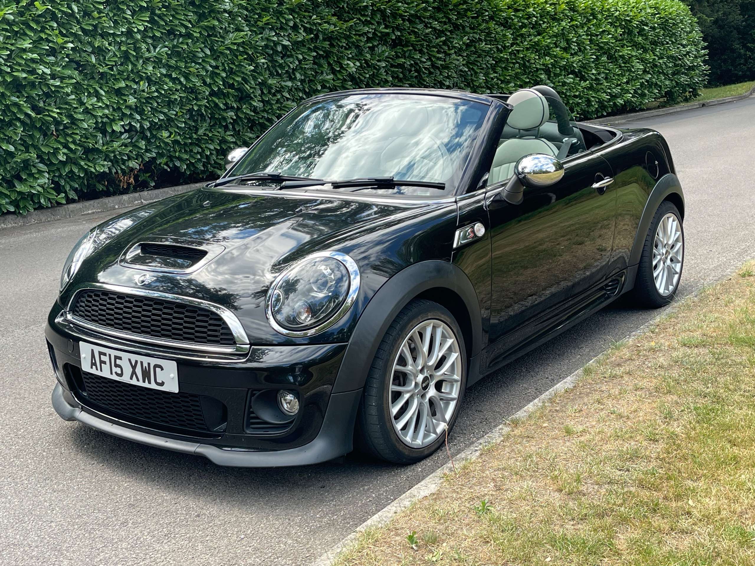 A 2015 MINI ROADSTER 1.6 Cooper S Convertible 2dr Petrol Manual Euro 5 (s/s) (184 ps) A 2015 MINI ROADSTER 1.6 Cooper S Convertible 2dr Petrol Manual Euro 5 (s/s) (184 ps)