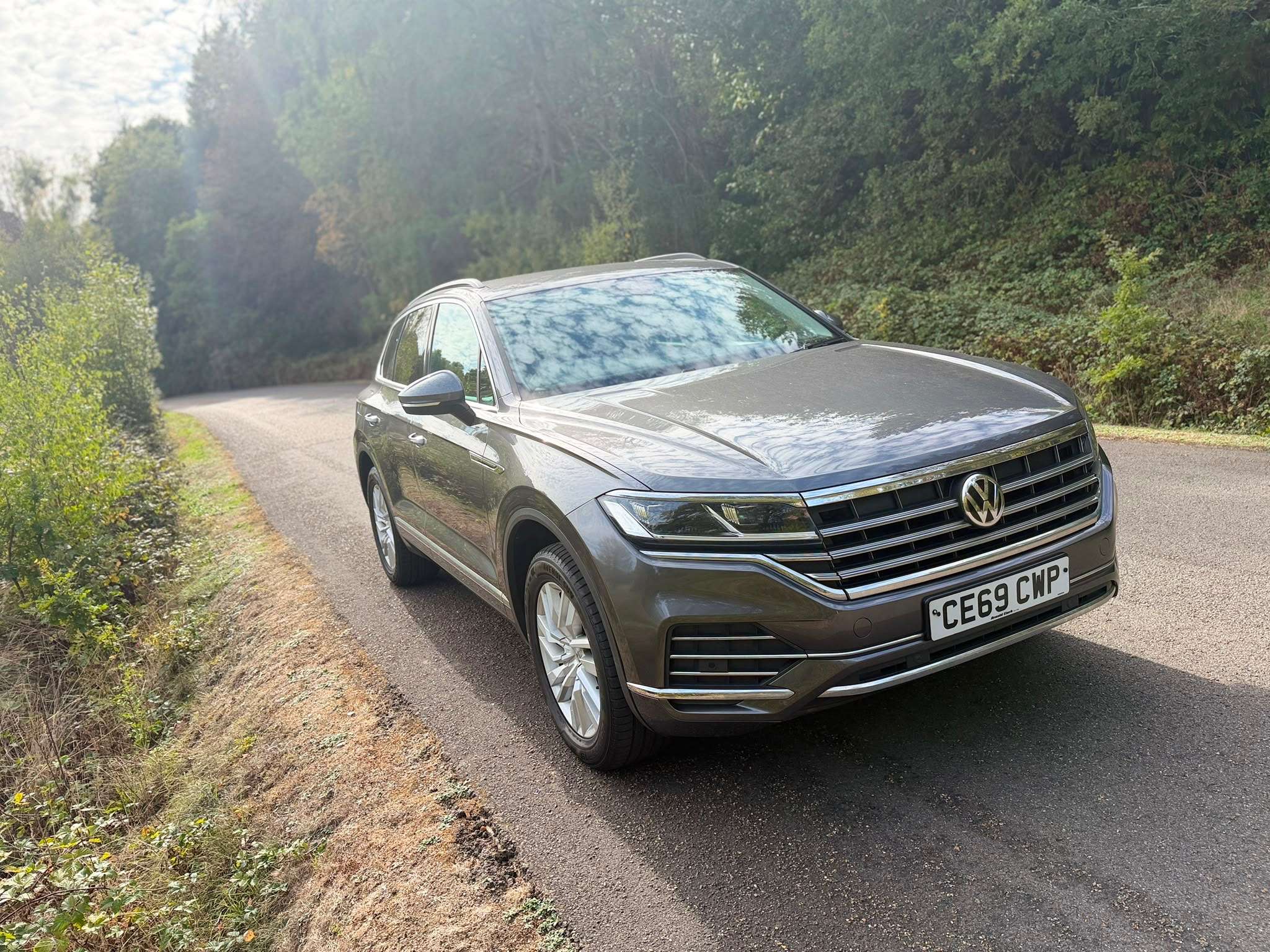 A 2019 VOLKSWAGEN TOUAREG 3.0 TDI V6 SEL SUV 5dr Diesel Tiptronic 4Motion Euro 6 (s/s) (286 ps) A 2019 VOLKSWAGEN TOUAREG 3.0 TDI V6 SEL SUV 5dr Diesel Tiptronic 4Motion Euro 6 (s/s) (286 ps)