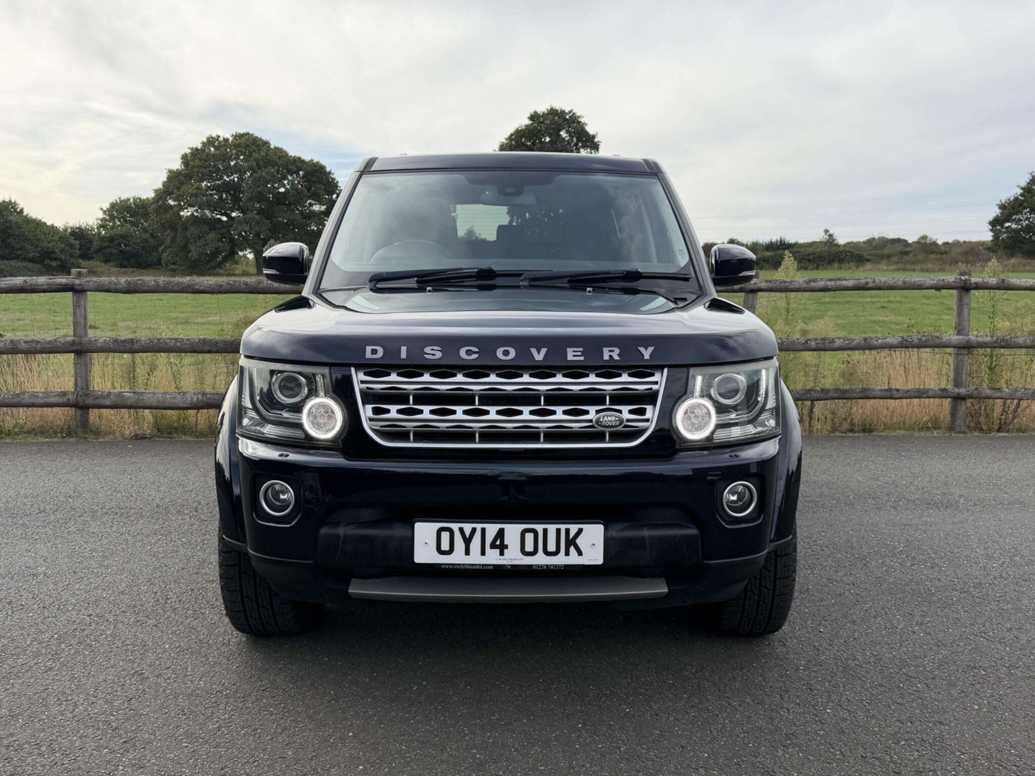 A 2014 LAND ROVER DISCOVERY 4 3.0 SD V6 HSE Auto 4WD Euro 5 (s/s) 5dr A 2014 LAND ROVER DISCOVERY 4 3.0 SD V6 HSE Auto 4WD Euro 5 (s/s) 5dr