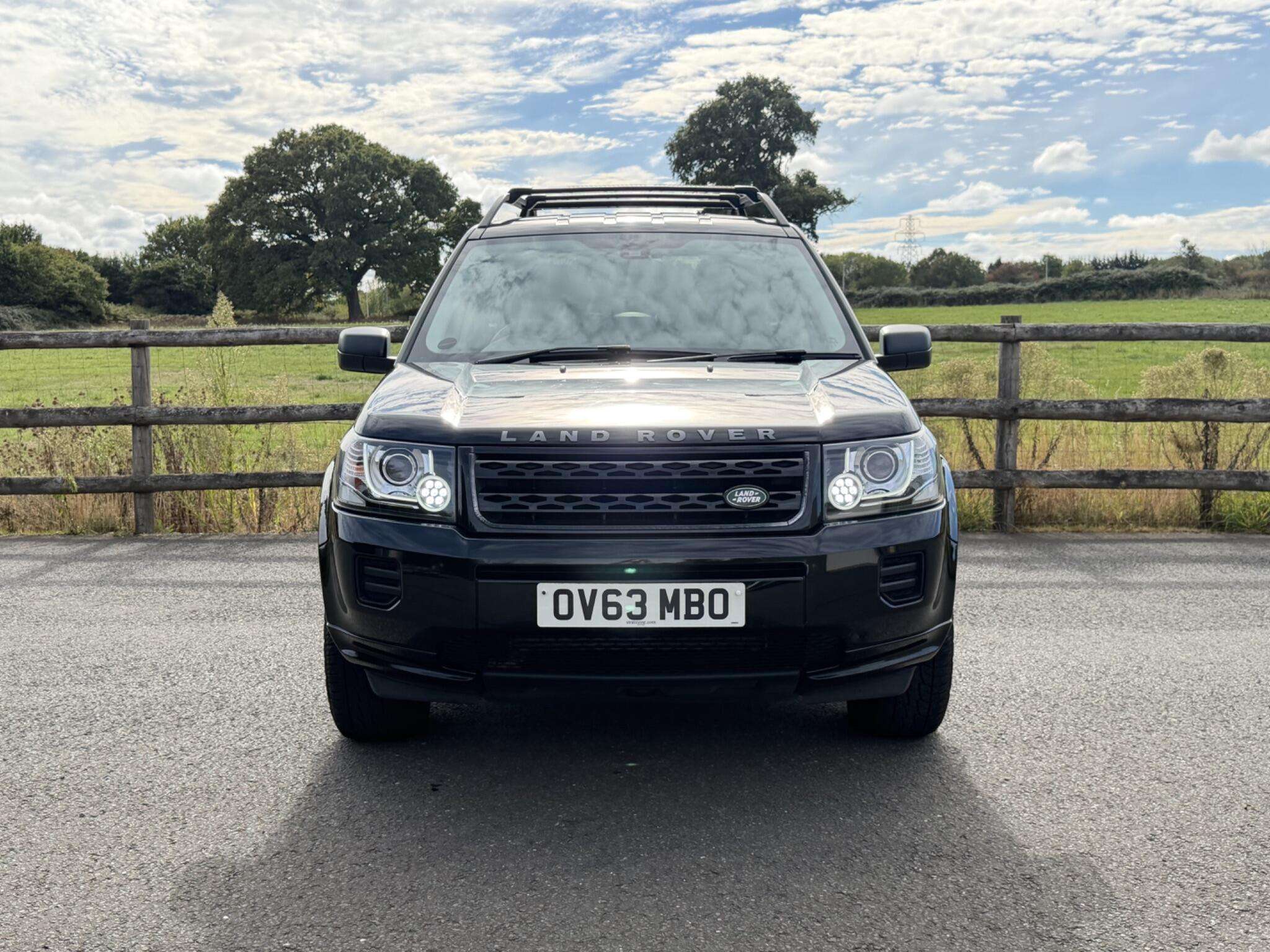 A 2013 LAND ROVER FREELANDER 2 2.2 TD4 Black and White CommandShift 4WD Euro 5 5dr A 2013 LAND ROVER FREELANDER 2 2.2 TD4 Black and White CommandShift 4WD Euro 5 5dr