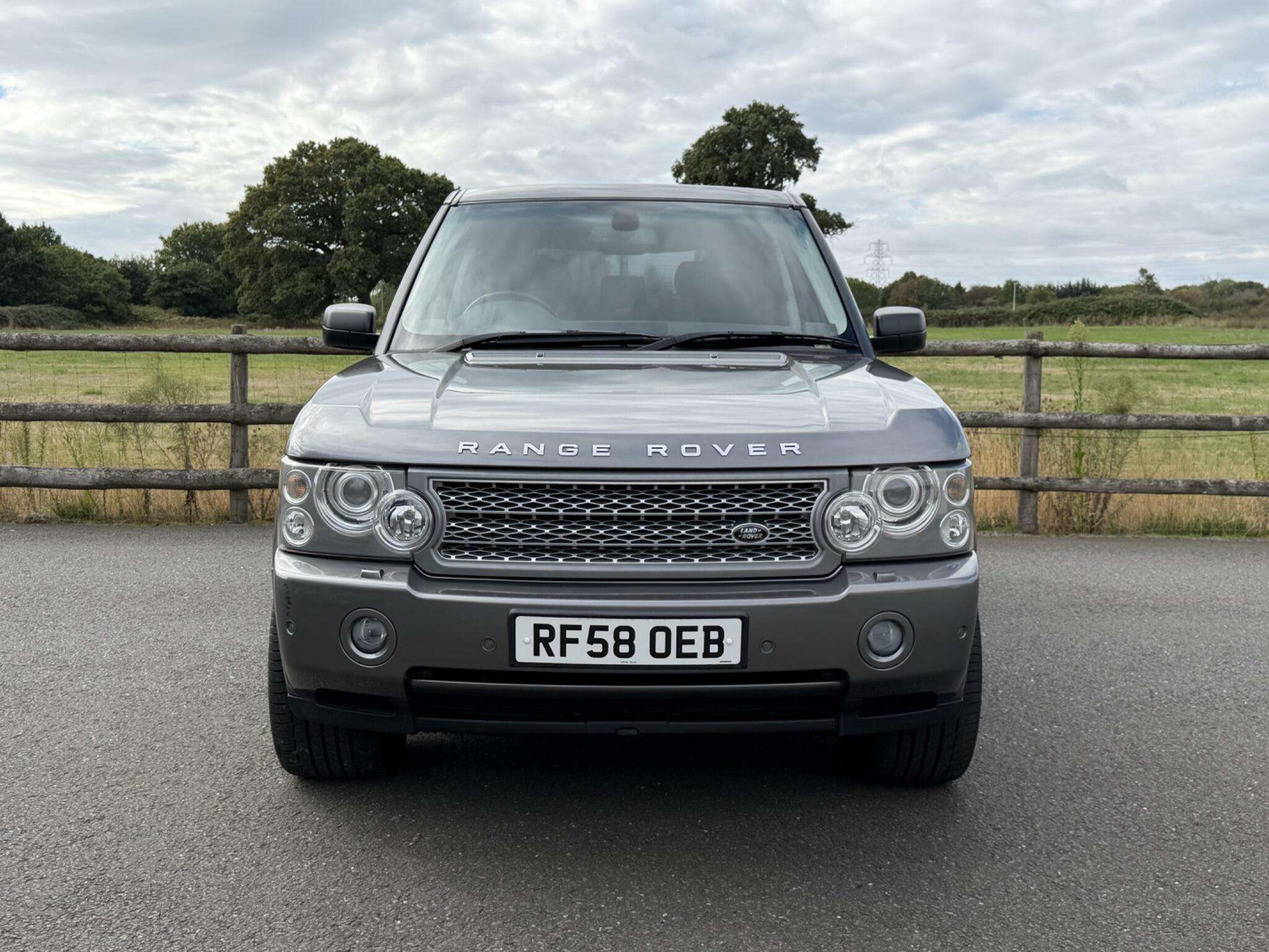 A 2009 LAND ROVER RANGE ROVER 3.6 TD V8 Vogue SE Station Wagon 5dr A 2009 LAND ROVER RANGE ROVER 3.6 TD V8 Vogue SE Station Wagon 5dr