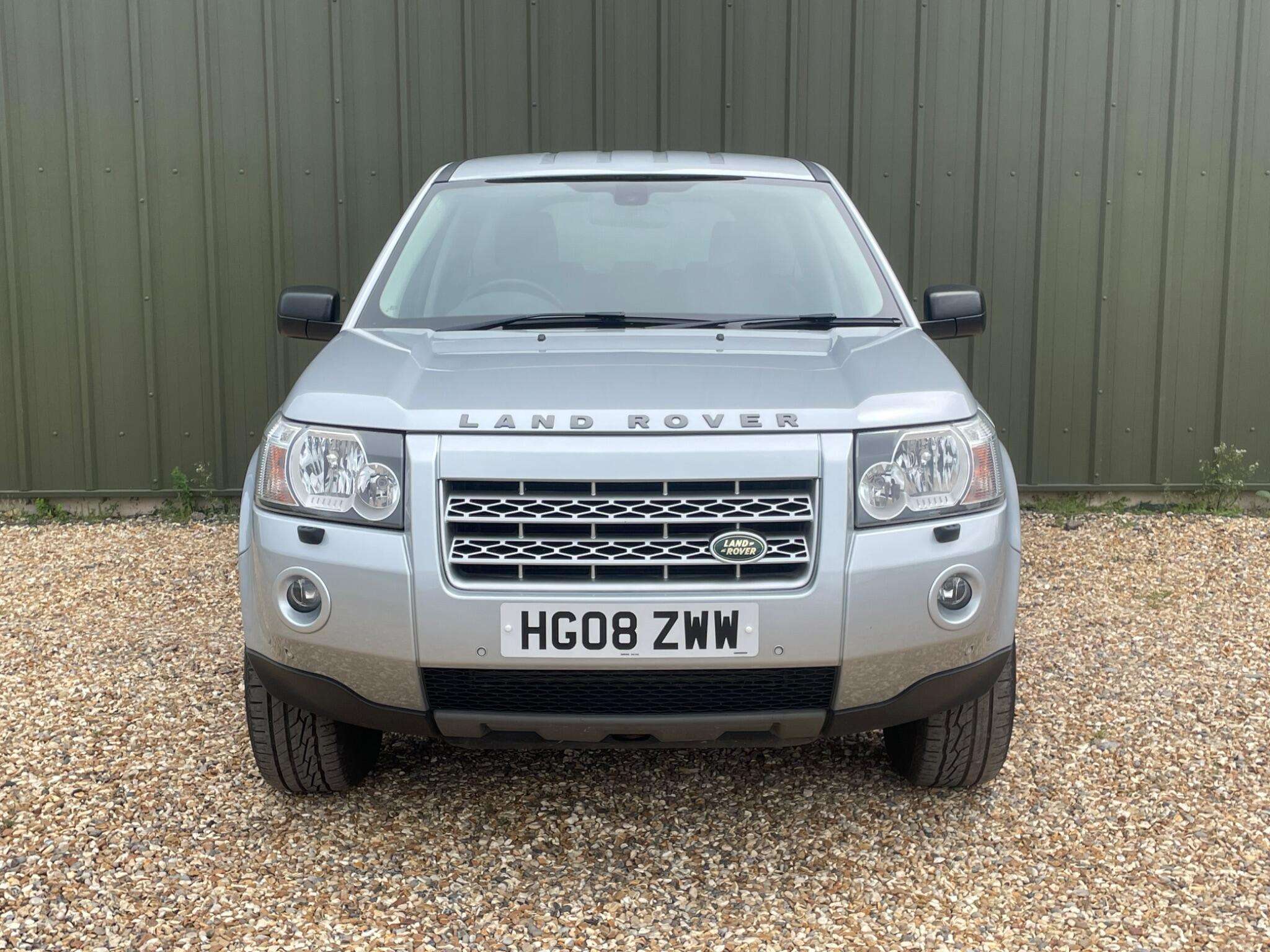 A 2008 LAND ROVER FREELANDER 2 2.2 TD4 XS Auto 4WD Euro 4 5dr A 2008 LAND ROVER FREELANDER 2 2.2 TD4 XS Auto 4WD Euro 4 5dr