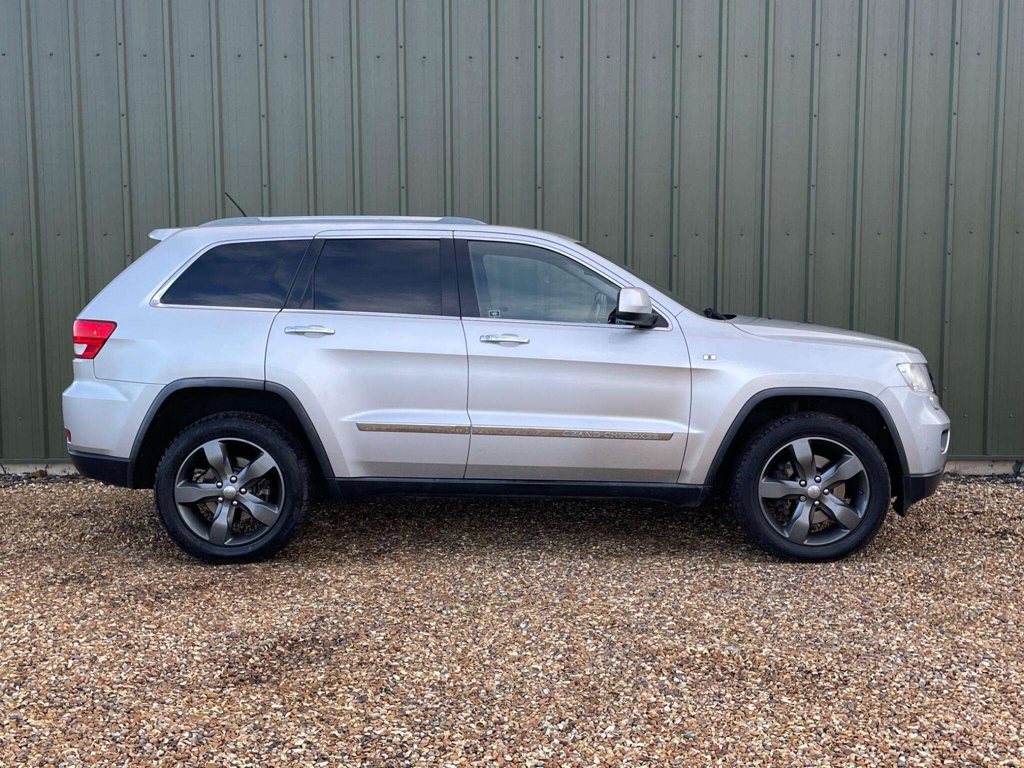 A 2012 JEEP GRAND CHEROKEE 3.0 CRD Limited 4WD 5dr A 2012 JEEP GRAND CHEROKEE 3.0 CRD Limited 4WD 5dr