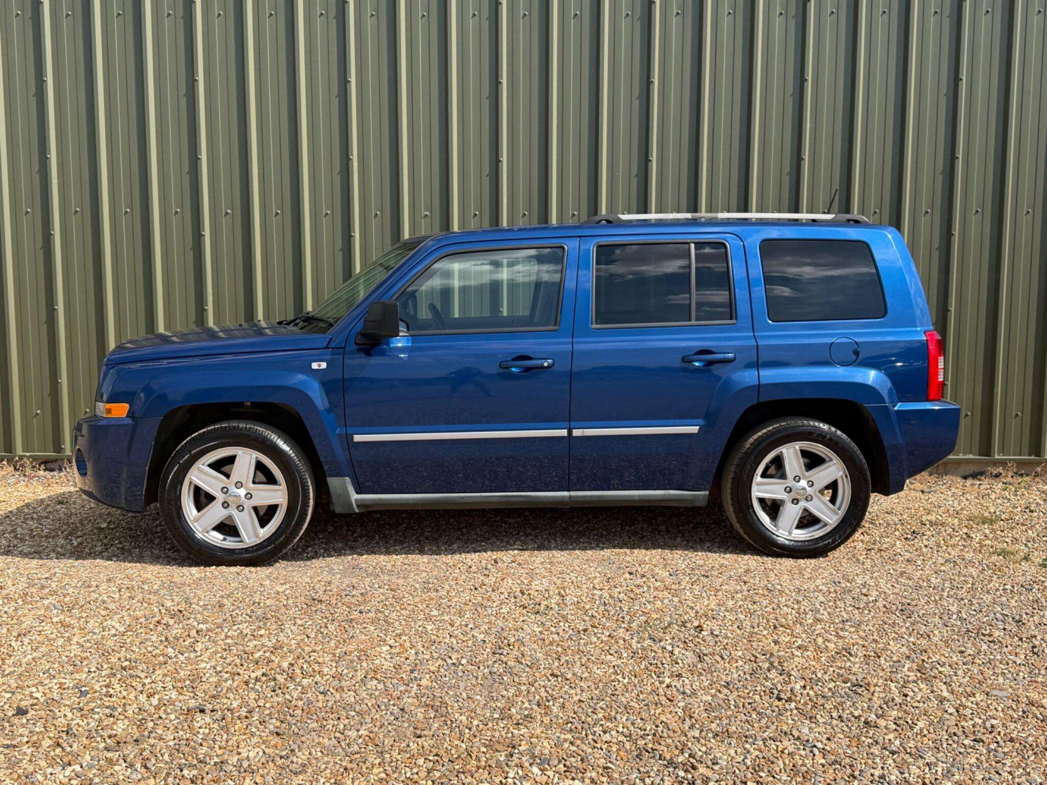A 2010 JEEP PATRIOT 2.4 Limited CVT 4x4 5dr A 2010 JEEP PATRIOT 2.4 Limited CVT 4x4 5dr