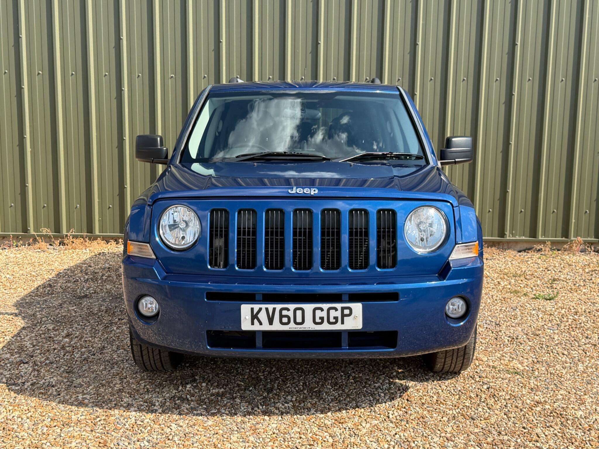 A 2010 JEEP PATRIOT 2.4 Limited CVT 4x4 5dr A 2010 JEEP PATRIOT 2.4 Limited CVT 4x4 5dr